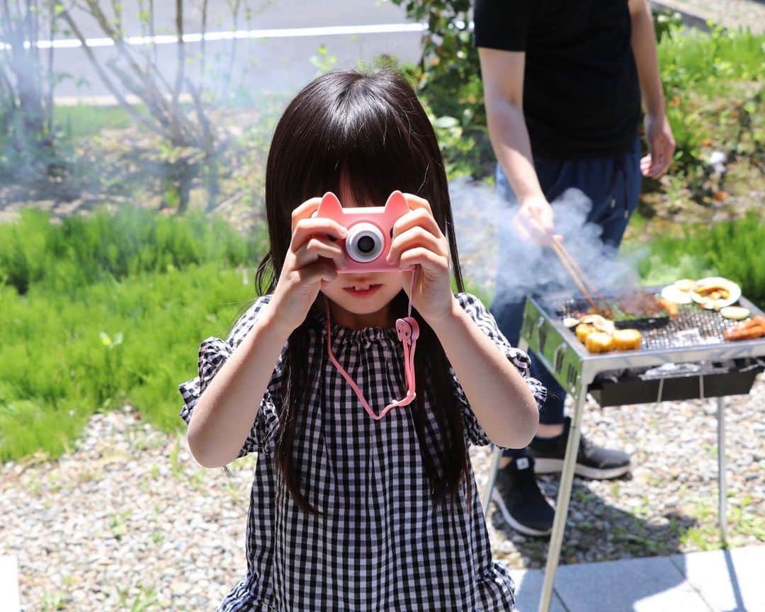 Akiさんのインスタグラム写真 - (AkiInstagram)「5/16 ・ 先日 私の実家山形に帰省して みんなでBBQをしてきました☺️🥩 ・ 一眼レフで本気を出した 無駄に綺麗な肉写真をお楽しみください🥩 スワイプ▷▷▷ ・ ・ 私の地元でも 今住んでいる仙台でも 芋煮会用の鍋とかBBQのコンロは スーパーで無料で借りることが出来るので 本当にありがたい☺️🙏 ・ ・ 山形にも インスタ映えスポットが出来たとのことで しっかり撮ってきました📷 ・ 5月はたくさんの人に会えて すごく充実してる感☺️ ・ ・ ・ ・ #ヴェンテンガルテン#山形#上山市#菜の花畑#BBQ」5月16日 19時09分 - mas_0504