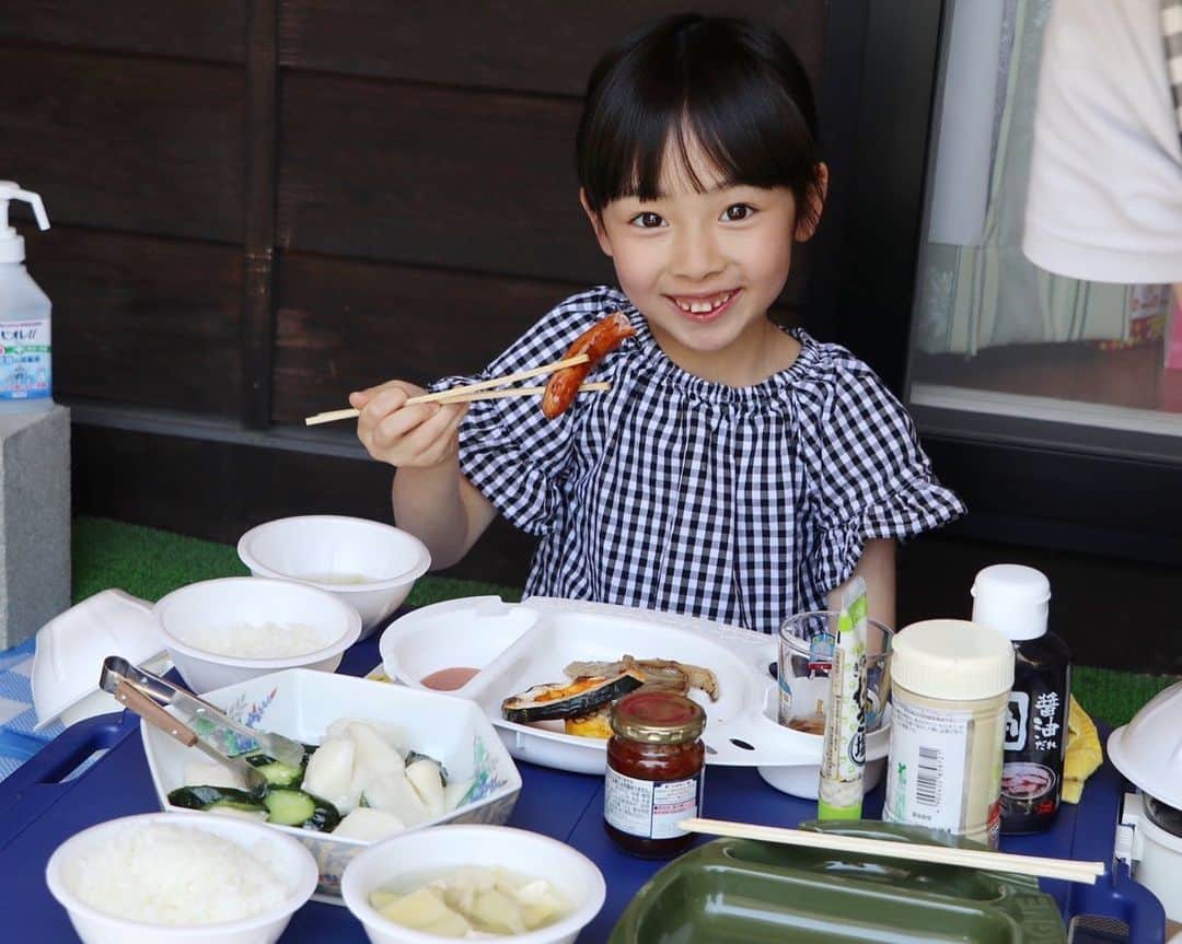 Akiさんのインスタグラム写真 - (AkiInstagram)「5/16 ・ 先日 私の実家山形に帰省して みんなでBBQをしてきました☺️🥩 ・ 一眼レフで本気を出した 無駄に綺麗な肉写真をお楽しみください🥩 スワイプ▷▷▷ ・ ・ 私の地元でも 今住んでいる仙台でも 芋煮会用の鍋とかBBQのコンロは スーパーで無料で借りることが出来るので 本当にありがたい☺️🙏 ・ ・ 山形にも インスタ映えスポットが出来たとのことで しっかり撮ってきました📷 ・ 5月はたくさんの人に会えて すごく充実してる感☺️ ・ ・ ・ ・ #ヴェンテンガルテン#山形#上山市#菜の花畑#BBQ」5月16日 19時09分 - mas_0504