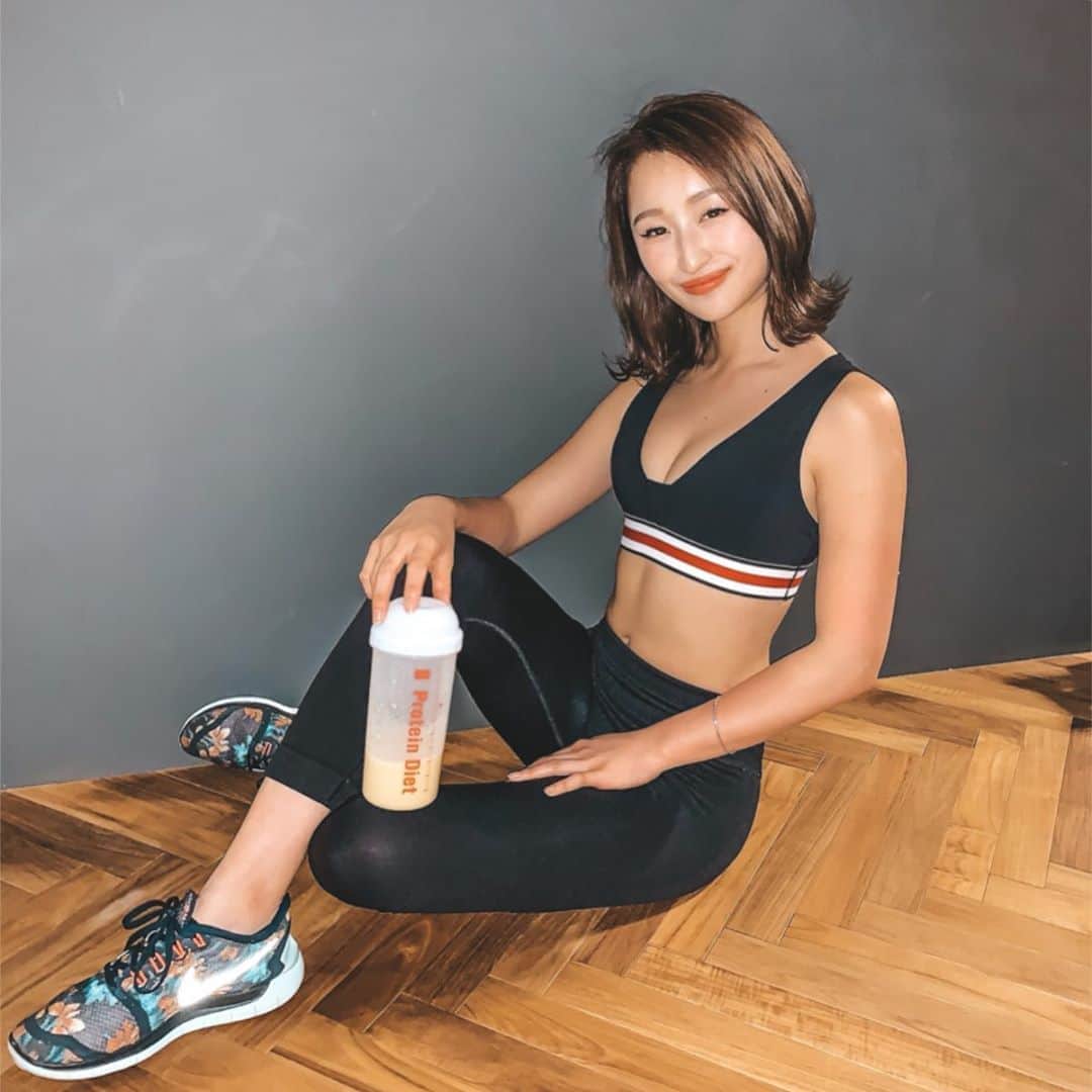 のインスタグラム：「- - トレーニングの後は必ず飲むプロテイン。 最近は頂いた新発売の【DHC プロティンダイエット 美BODY】飲んでるよ😊 トレーニングしてない方でも、 ダイエット目的で1食置き換えも良さそう👌🏻 綺麗に水着を着たいから 夏に向けて美ボディ作り頑張ります☺️❤️ - #飲んで筋トレ #美BODY #PR #ゴルフ女子 #ゴルフ男子 #ゴルフコーデ #スポーツ女子  #ゴルフウェア #スポーツ #golf #골프 #골프스타그램 #골프장 #라운드 #골프스윙 #골프사랑 #골프레슨 #아이언샷 #스크린골프 #드라이버샷 #골스타그램 #드라이버스윙 #골프스타그램 #筋トレ #筋トレ女子 #トレーニング女子 #sae_golf_workout」
