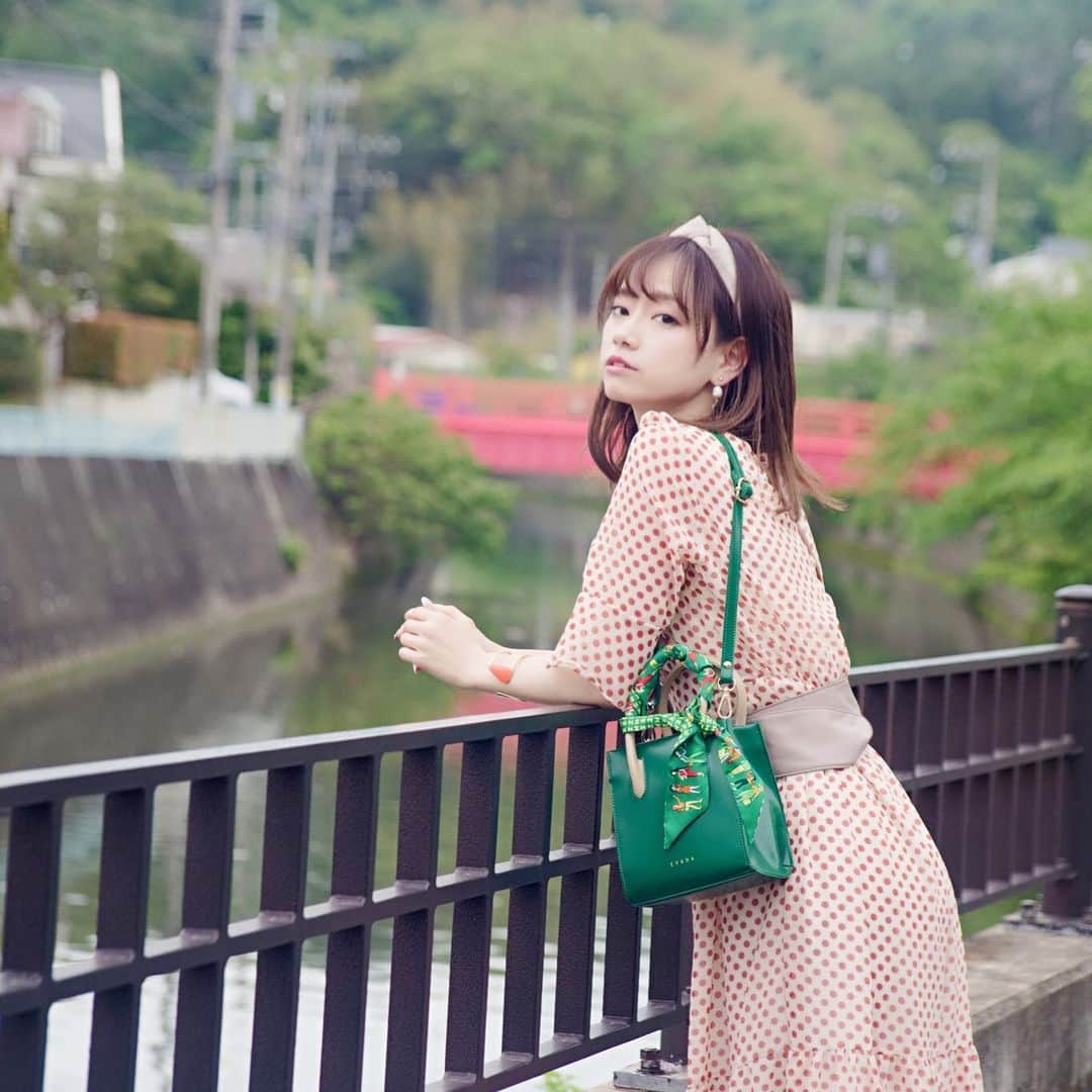 藤澤友千菜さんのインスタグラム写真 - (藤澤友千菜Instagram)「ワンポイントになる 派手色バッグ好き♥️ #bag #fashion #model #followme #instagood #follow #japanesegirl  #藤澤友千菜 #ワンポイント #派手色バッグ #韓国購入品」5月16日 19時04分 - yuchina1207