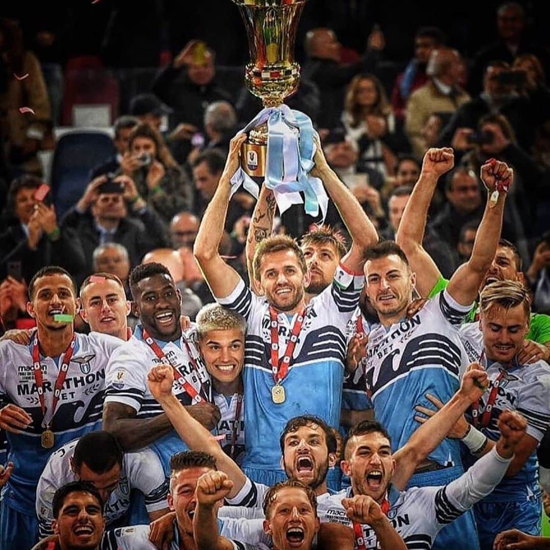セナド・ルリッチのインスタグラム：「🏆⚪️🔵🦅」