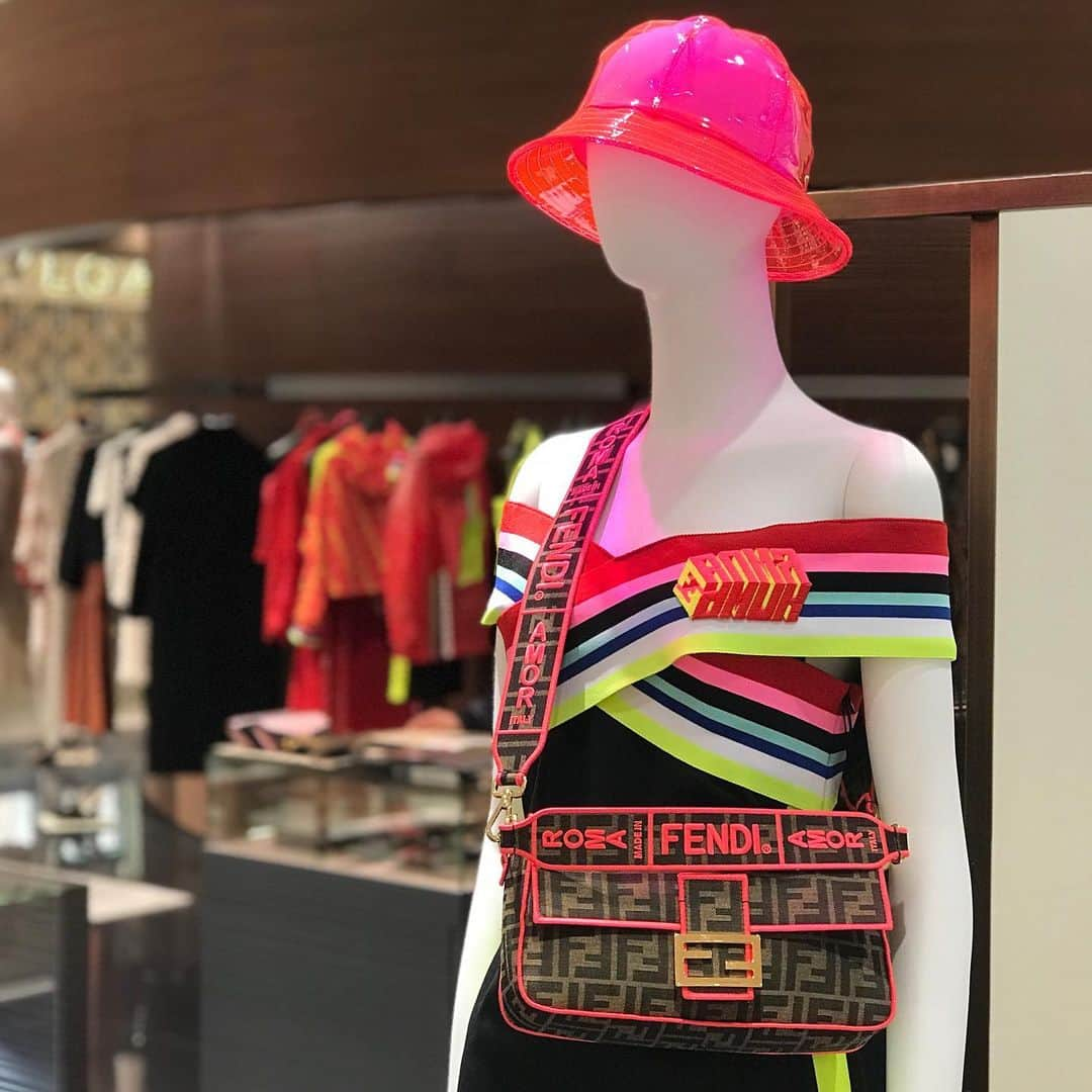 HANKYU.MODEさんのインスタグラム写真 - (HANKYU.MODEInstagram)「FENDI ROMA AMOR At 5F International Boutiques  #Hankyu #HANKYUMODE #umedahankyu #阪急うめだ本店 #うめだ阪急 #阪急百貨店 #osaka #umeda #mode #FENDI #フェンディ」5月16日 19時09分 - hankyumode