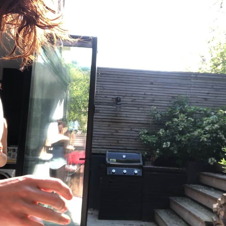 レナ・ヘディのインスタグラム：「@lc_movement .. she be strong and feisty .. this  makes it look easy ... she’s a BEAST 💪💪💪 Ahhhhhnd then here’s  me being all ghosty #gunpowdermilkshake .. 💥」