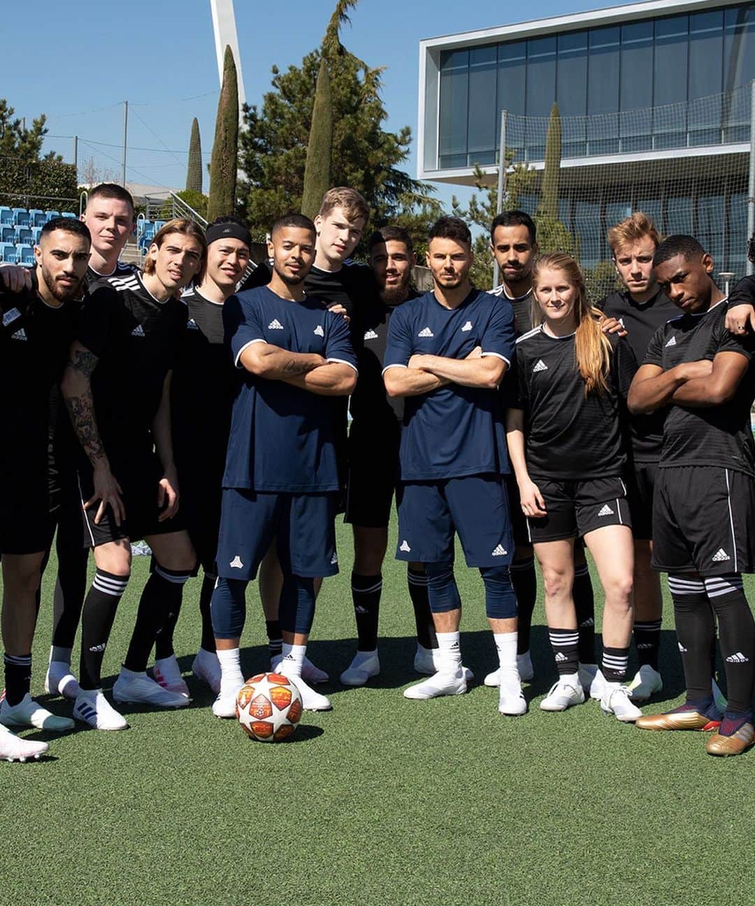 F2Freestylersさんのインスタグラム写真 - (F2FreestylersInstagram)「Great experience putting the next gen of Tango Squad members through their paces 📈🔥 @adidasfootball #DareToCreate #AdidasFootball #TangoSquadFC」5月16日 19時40分 - thef2