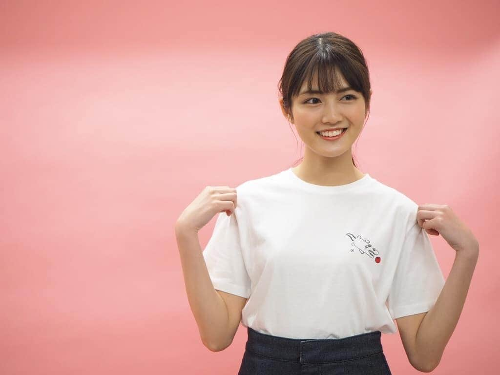 水谷果穂さんのインスタグラム写真 - (水谷果穂Instagram)「グッズのTシャツが完成しました〜 ワニT🍎 ファンイベントの準備が進んでいるよ！ 昨日は時間が読めず突然のインスタライブになってしまってごめんなさい😿 来週もやります！ #手書きオリジナル🐊 #ファンイベント #詳しくはアーカイブみてね」5月16日 19時51分 - kahomizutani_official