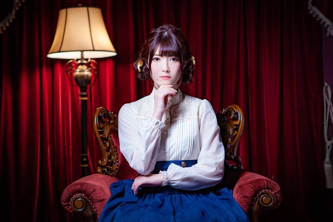 日下部美愛のインスタグラム：「舞台「楽園の女王」ビジュアル解禁されたよ〜〜 . . #photo #japan #model #me #portrait #portraitphotography #fashion #makeup #followme #instagood #camera #cosplay #cosplaygirl #한국 #맞팔 #사진 #데일리 #데일리룩 #粉我 #偶像 #ファインダー越しの私の世界 #メイド #内衣」