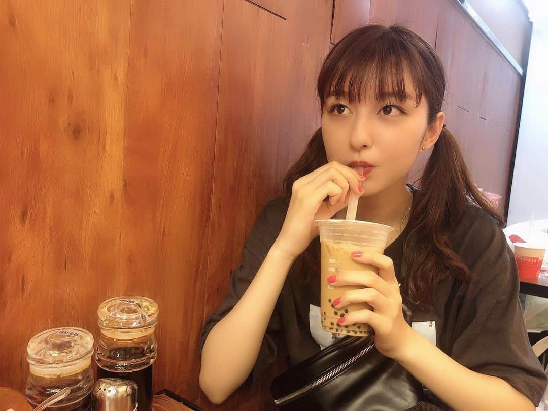 市野莉子さんのインスタグラム写真 - (市野莉子Instagram)「- タピオカ摂取❤️ 食べて歩いて 食べて歩いて…笑 - #りかりこ#双子#タピオカ#香港#香港旅行#hongkong#twins#me#followme」5月16日 19時44分 - riko_ichino