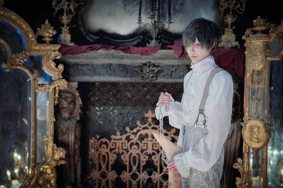 赤羽律のインスタグラム：「【・MasSaCRE・】 . . P＊ KYANCHAN . #cosplay #originalcosplay #オリジナル創作 #コスプレ #創作 #虐殺 #貴族 #SM #コスプレイヤー #男装女子 #crossplay #wig #gay #BL #病み #久しぶりの投稿 #cosplayer」