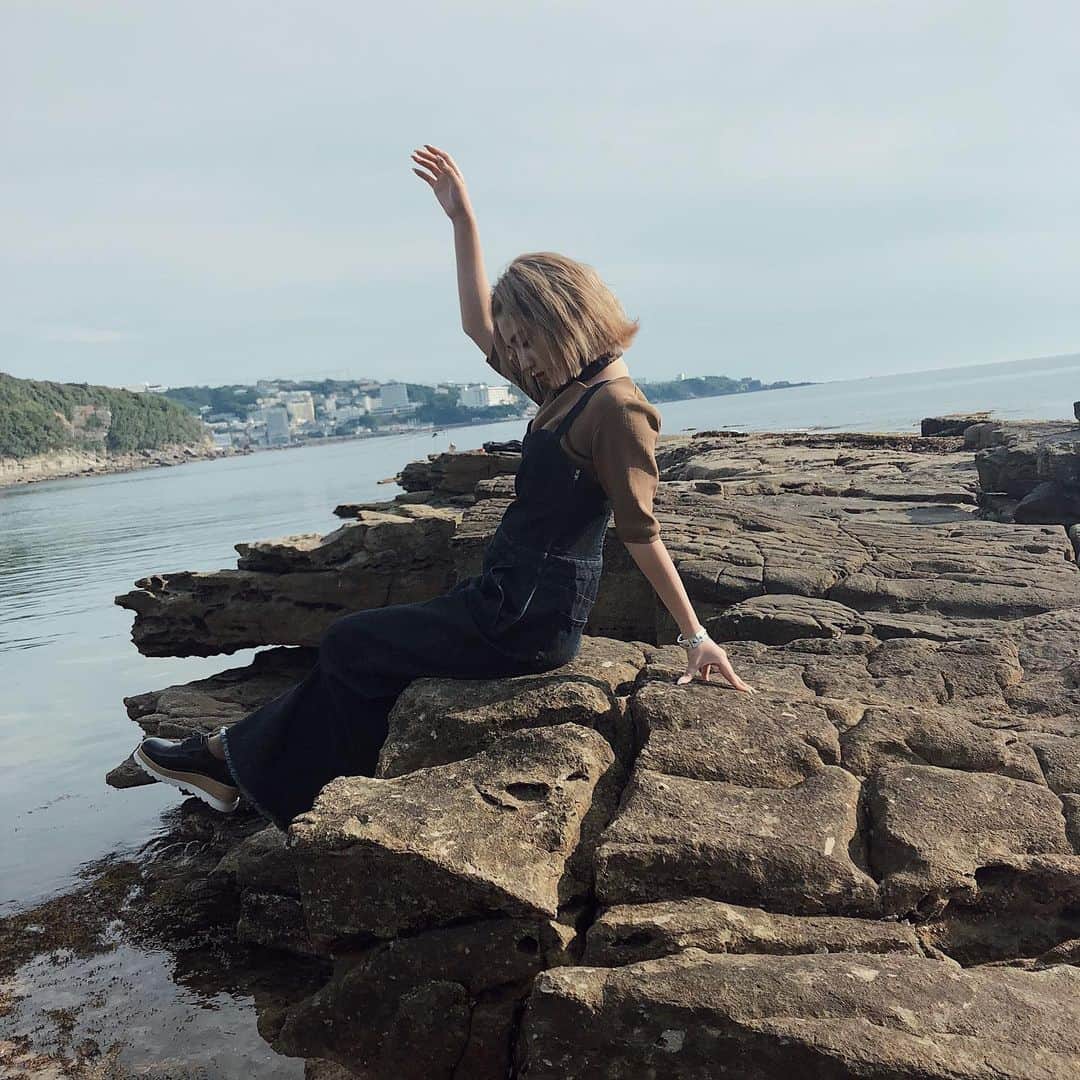 浪花ほのかのインスタグラム：「、 、 、  岩の上  #白浜」
