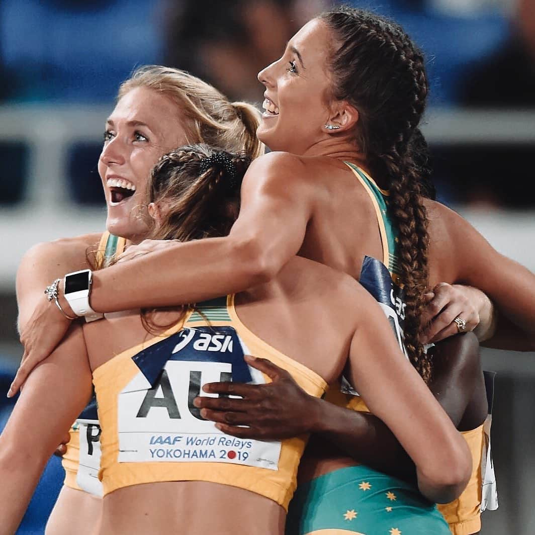 Maddie COATESのインスタグラム：「Moments like these are the reason I work my ass off for this sport and are why I have so much love for it. These moments wearing green and gold I cherish for the rest of my life.  Best Australian woman’s 4x100m performance in a championship in 27years.✨ • • • • #whereisstan #choochoo #tokyo #yokohama #worldrelays #2019 #runhappy #fitgirl #exercise #strong #iwill #adidas #adidasau #athletics #gymlife #getfit #determinded #physique #cleaneating #active #instahealth #run #tokyodrift #running #instarunners #instafitness #instarun #fitnessmotivation #fitnessadiction #athlete」