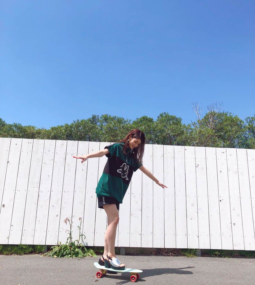 生見愛瑠さんのインスタグラム写真 - (生見愛瑠Instagram)「wara @cecilmcbee_official さんの初夏スタイルチェックしてみてね🌈💖」5月16日 19時48分 - meru_nukumi