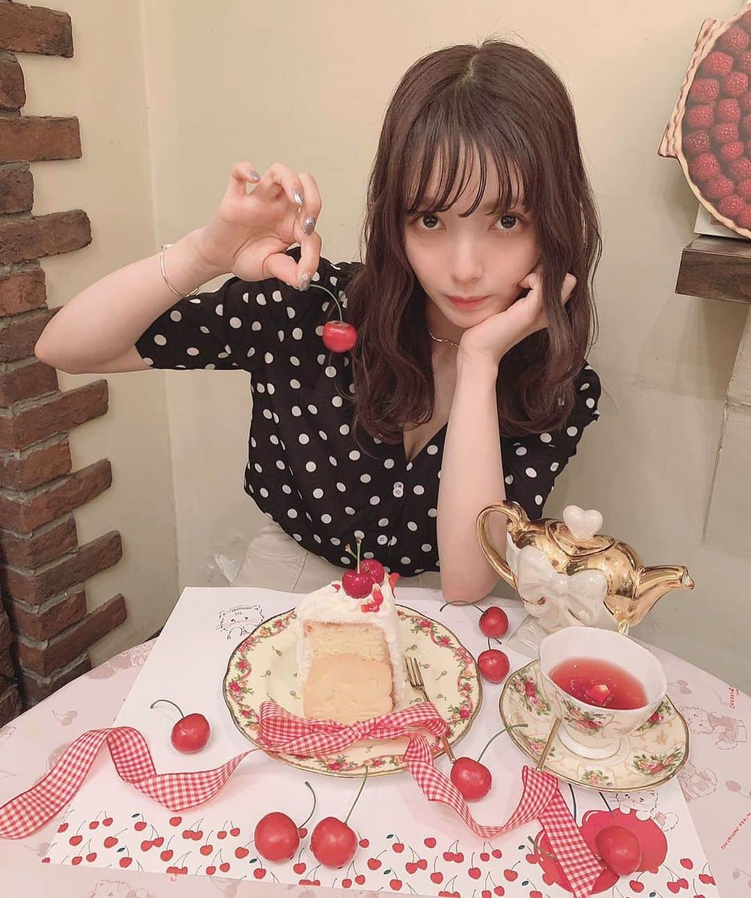 小田川エリカさんのインスタグラム写真 - (小田川エリカInstagram)「・ インスタ映えしてきた🍒 美味しかった🍒 #me#カフェ#サクランボ#チェリー#グレイル#grl」5月16日 19時50分 - 0904.erika