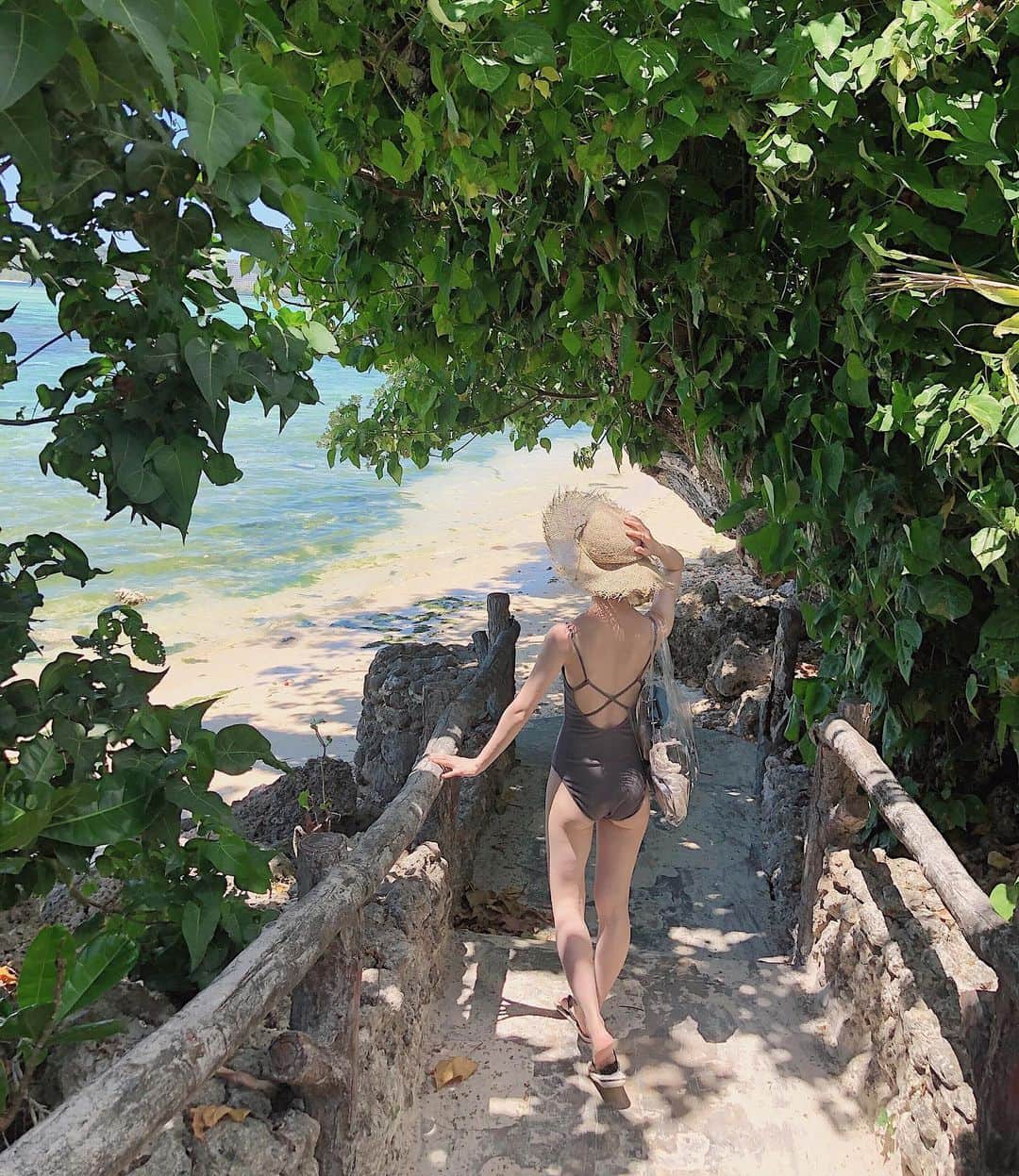 のインスタグラム：「ㅤㅤㅤㅤㅤㅤㅤㅤㅤㅤㅤㅤㅤ 🍑🌴🚿」