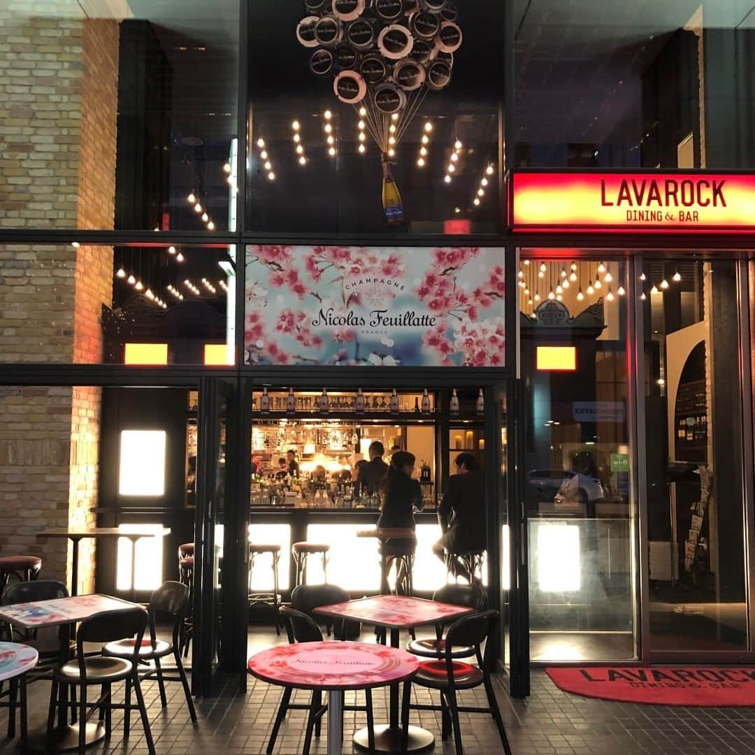 Courtyard by Marriott Tokyoのインスタグラム：「Lavarock, a restaurant & bar anchored by grilled meats and fresh produce, it sits on the street level with a beautiful atmosphere.🍷🍴 #tokyogourmet #delicious #marriottasiafb #tokyorestaurant #グリル #テラス #ginza #銀座 #cytokyo5passion #cytokyo」