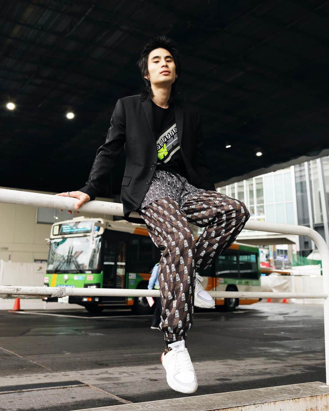 Droptokyoさんのインスタグラム写真 - (DroptokyoInstagram)「TOKYO STREET STYLE Name: @t_san___  Jacket: @fendi T-shirt: @fendi Pants: @fendi Shorts: @fendi  Shoes: @fendi  #fendiromamor#pr#streetstyle#droptokyo#tokyo#japan#streetscene#streetfashion#streetwear#streetculture#fashion#harajuku#ファッション Photography: @dai.yamashiro Styling: @masaakiida」5月16日 19時58分 - drop_tokyo