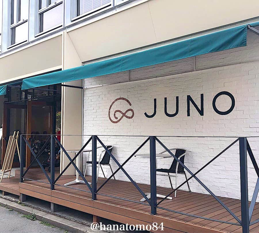 はなともさんのインスタグラム写真 - (はなともInstagram)「. . . ‪自由が丘にあるベーグル専門店「JUNO」では 11時〜15時までのランチタイムに 焼きたてふわふわのベーグルがなんと食べ放題できるぞ！‬ . お肉またはお魚のどちらかのメイン料理を選ぶことができ、ベーグルに付けるソースは2つチョイスできます。 . しかもドリンク飲み放題が付いて1,500円！ . 自由が丘でランチをするならここがオススメだよ！ . ————————————————— . 住所 : 東京都世田谷区奥沢7-2-9 ‪営業時間 : [‬ランチ] 11:00〜15:00(L.O. 14:00） ‪電話番号 : ‬03-5758-2557 ‪定休日 : 月曜日‬ . 自由が丘駅から徒歩数分 . ————————————————— . . #カフェ部#カフェ巡り#東京カフェ#東京グルメ#東京スイーツ#スイーツ巡り#自由が丘カフェ#自由が丘散策#自由が丘ランチ#ベーグル#ベーグル専門店#ベーグル食べ放題#自由が丘スイーツ#自由が丘グルメ #はなとも自由が丘」5月16日 19時59分 - hanatomo84