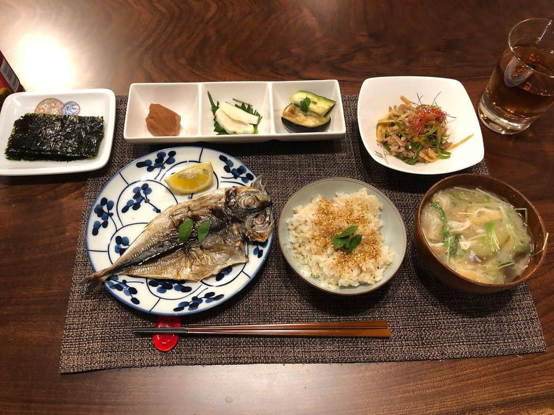 月央和沙さんのインスタグラム写真 - (月央和沙Instagram)「青椒肉絲‼️ . #うちの晩ご飯 #チンジャオロース #アジの開き #玄米ごはん #記録 #褒められると #調子に乗るタイプです」5月16日 20時05分 - kazusa_tsukio