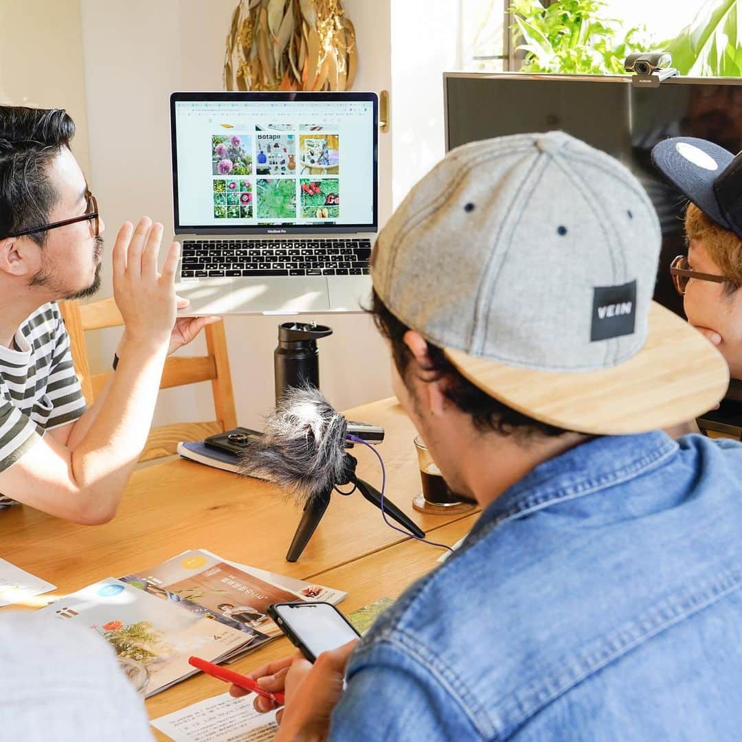LOVEGREEN -植物と暮らしを豊かに。さんのインスタグラム写真 - (LOVEGREEN -植物と暮らしを豊かに。Instagram)「. . 明日5/17 Fm yokohama 84.7 Brand New! Friday . 朝8:12 Life Style Laboに弊社取締役COO川上が出演します！ . . 園芸 x IT、LOVEGREENやBotapii、MIDOLAS、植物トレンドについてなど、DJ小林大河さんとボタニカルトークします！お楽しみに！ . . #LOVEGREEN #ラブグリ #botapii #ボタピーズ #MIDOLAS #ミドラス #fmyokohama #brandnewfriday #小林大河 #ラジオ #radiko #ビカクシダ #ボタピー」5月16日 20時06分 - lovegreen_official