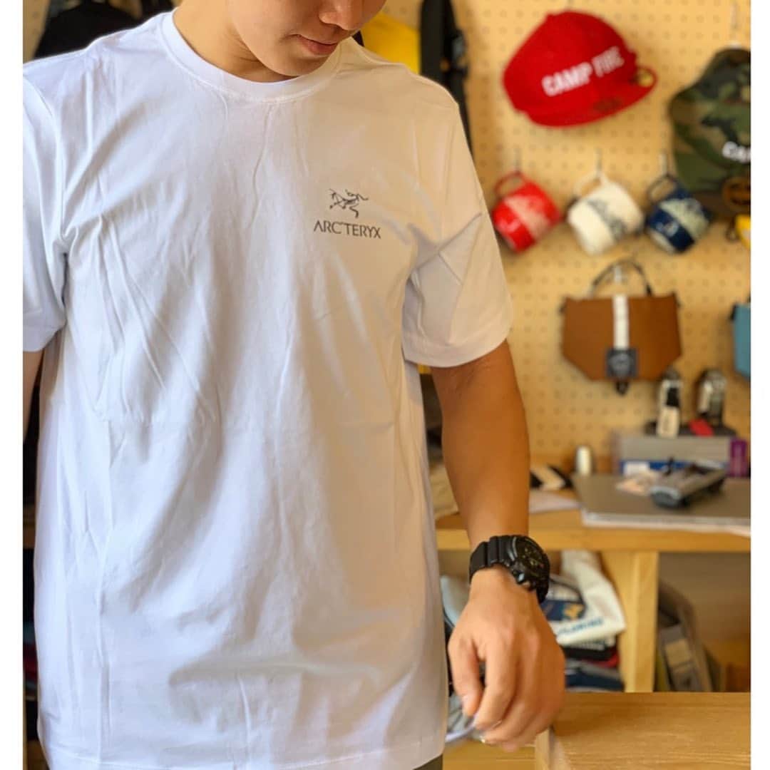SUNDAY MOUNTAINさんのインスタグラム写真 - (SUNDAY MOUNTAINInstagram)「* 【  ARC'TERYX 続々入荷中♪】 * ARC'TERYXより 夏アイテムが続々と入荷中してきています♪  今日は Tシャツ&CAPが入荷！ Tシャツは3TYPE。 CAPは2TYPE。  Tシャツ、CAP共にこれからの季節にぴったりな 着心地良い素材。  タウンで 山で Campで！  カラーによっては、数に限りがあるものもありますので  是非お早目にご覧下さい^_^ * お値段もお手頃 ¥4500〜 * *  SUNDAY MOUNTAIN ■ 本店 福井県坂井市春江町針原20-1-1 11:00～19:00(水曜定休) TEL 0776-63-6589 ■ BASE CAMP店 福井県坂井市春江町針原21-49-7 K.TENANT-B 11:00～19:00(火,水曜定休) TEL 0776-97-8848 ■オンラインショップ http://campanela.jp/webshop.html * * #sundaymountain #camp #hiking #trekking #サンデーマウンテン #アウトドア #アウトドアショップ #アウトドアファッション #キャンプ #outdoorfation  #キャンプファッション #Camp着 #フェス #trekking #hiking #travel #アークテリクス #ARCTERYX #Tシャツ #CAP #arcteryx #登山」5月16日 20時08分 - sundaymountain