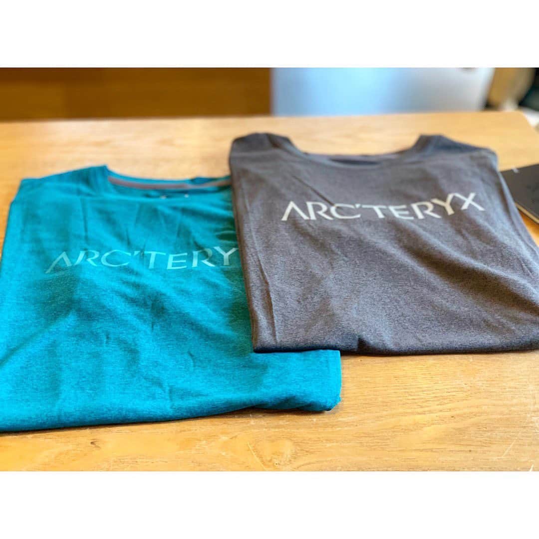 SUNDAY MOUNTAINさんのインスタグラム写真 - (SUNDAY MOUNTAINInstagram)「* 【  ARC'TERYX 続々入荷中♪】 * ARC'TERYXより 夏アイテムが続々と入荷中してきています♪  今日は Tシャツ&CAPが入荷！ Tシャツは3TYPE。 CAPは2TYPE。  Tシャツ、CAP共にこれからの季節にぴったりな 着心地良い素材。  タウンで 山で Campで！  カラーによっては、数に限りがあるものもありますので  是非お早目にご覧下さい^_^ * お値段もお手頃 ¥4500〜 * *  SUNDAY MOUNTAIN ■ 本店 福井県坂井市春江町針原20-1-1 11:00～19:00(水曜定休) TEL 0776-63-6589 ■ BASE CAMP店 福井県坂井市春江町針原21-49-7 K.TENANT-B 11:00～19:00(火,水曜定休) TEL 0776-97-8848 ■オンラインショップ http://campanela.jp/webshop.html * * #sundaymountain #camp #hiking #trekking #サンデーマウンテン #アウトドア #アウトドアショップ #アウトドアファッション #キャンプ #outdoorfation  #キャンプファッション #Camp着 #フェス #trekking #hiking #travel #アークテリクス #ARCTERYX #Tシャツ #CAP #arcteryx #登山」5月16日 20時08分 - sundaymountain