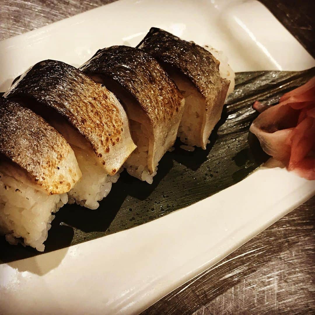 のインスタグラム：「今日も楽しく営業中、鶏っく梅北店です🎶 当店は鶏がメインですがそれ以外にも「鯖の棒寿司」等も扱っております 〆にさっぱりと如何でしょうか？？ #梅田個室 #梅田グルメ #梅田ディナー #梅田ごはん #乾杯 #大阪グルメ #梅田飲み #神泡 #instafood #instagood #instalike #likeforlikes #l4l #l4like #いいね返し #いいね返しは絶対 #fff #ffl #パネチキン #チーズ #夏 #summer」