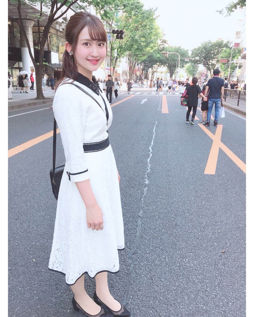 沢井里奈さんのインスタグラム写真 - (沢井里奈Instagram)「♡ . この前の土日の栄は歩行者天国でした🌹🌸 ホコ天ってテンション上がる☺️💓💓 . . 質問頂いたバックとポーチの中身、 よく使うコスメはこんな感じです👜💐💕💕 質問ありがとうございます🥺❤️ 少しでも参考になったら嬉しいです😢✨ . 普段よく使っているバックは Saint Laurentのものです！！ . . 【写真③】 バックの中身 . 【写真④】毎日メイク 🎀SUQQU デザイニング カラー アイズ 04 🎀CLIO プリズムエアシャドウ スパークリング 🎀CLIO プロシンクルシャドウ # G10 🎀THREE シマリング グロー デュオ 01 🎀IPSA クリエイティブコンシーラー EX 🎀KATE デザイニングアイブロウ3D EX-4 ライトブラウン系 🎀Elegance ラ プードル オートニュアンス Ⅳ 🎀JILLSTUART ミックスブラッシュ コンパクト モアカラーズ 22 🎀CEZANNE シェーディングスティック 01 🎀the SAEM チップコンシーラー 1.5 🎀PAUL＆JOE モイスチュアライジングファンデーション プライマー S 01 🎀MAQuillAGE ビューラー 🎀CANMAKE マシュマロフィニッシュパウダーMO 🎀KATE 3Dアイブロウカラー BR-2 ナチュラルアッシュ 🎀Love Liner リキッドアイライナー R2 DBR 🎀ヒロインメイク ボリューム＆カール ブラウン 🎀CHANEL ルージュココシャイン91 🎀Dior アディクトリップ マキシマイザー 007 ラズベリー 🎀B IDOL つやぷるリップ 01 ずるいPINK 🎀B IDOL つやぷるリップ 101 むちゅうGLITTER . 【写真⑤】 ARTISAN＆ARTISTの Barbieとのコラボポーチ💄💕💕 その他は無印の透明のケースに🌟 . 【写真⑥】ヘアケア 🎀ミルボン エルジューダ ポイントケアスティック 🎀ザ・プロダクト ヘアワックス 🎀ウテナ マトメージュ 🎀ANNA SUI ヘアブラシ 🎀ネイルケアオイル . 【写真⑦】 ソーイングセットなど . 【写真⑧】サブバック お仕事の時はとにかく荷物が多いので COACHかlerevevanillerの トラベルバック👜💕💕 シェリーメイちゃんのメイクポーチ💄✨ . . #さわーコーデ 👗💝 onepiece♡ #apuweiserriche  pump♡ #diana . #sqqu #clio #three #ipsa #kate #elegance #jillstuart #chanel #dior #bidol #artisanandartist #barbie #coach #lerevevaniller #disney #makeup #カバンの中身 #ポーチの中身 #メイクポーチ #バニティポーチ #愛用コスメ #メイク #毎日メイク #メイクアップ #さわーコスメ #沢井里奈」5月16日 20時14分 - sawairina