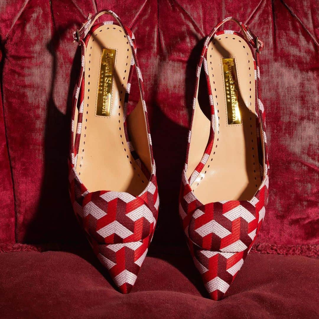 ルパートサンダーソンのインスタグラム：「Optical fantasy | Misty slingbacks in this season’s woven jacquard is the perfect addition to your day to night wardrobe | #MidHeel #Slingbacks #RupertSanderson #ShoeLove」