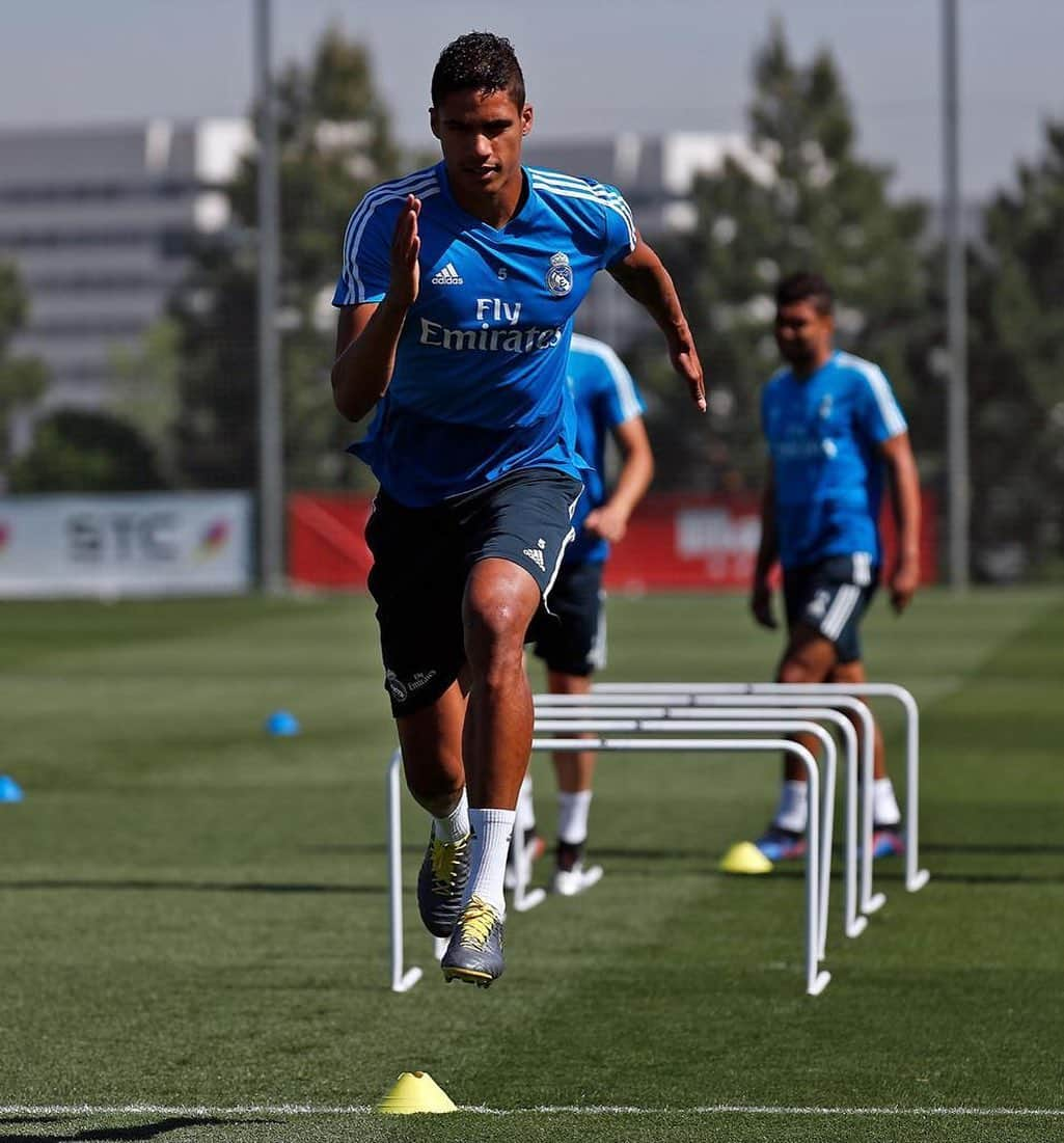 ラファエル・ヴァラーヌさんのインスタグラム写真 - (ラファエル・ヴァラーヌInstagram)「🔥 Training today @realmadrid #TeamVarane」5月16日 20時26分 - raphaelvarane