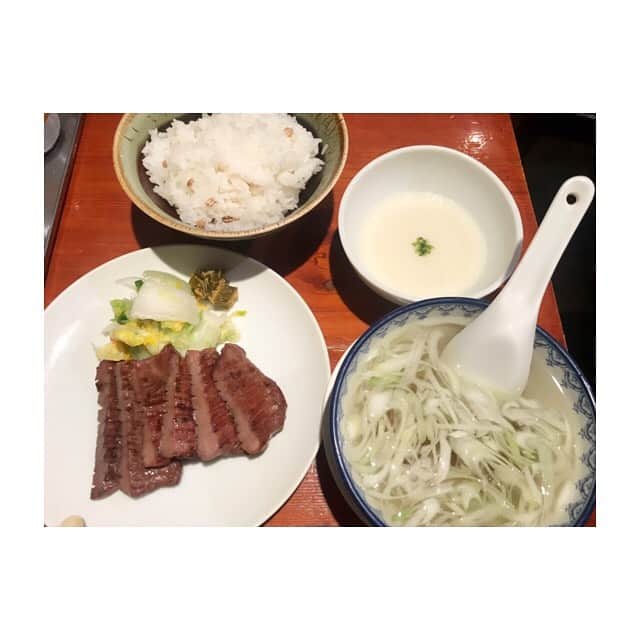 川口智美のインスタグラム：「#仙台 出張の帰りに食べた #たんや善治郎 の定食🐄  肉厚で美味しかった💜 #南蛮味噌 がよく合います✨南蛮味噌らぶ。  #麦飯 に #とろろ をかけて 食べるのも最高でした🍚  最近、#宮城 で流行っているという #牛たんつくね も頼んでみましたよ🍳  毎回、必ず飲む #ずんだ茶寮 の #ずんだシェイク も しっかり飲んで帰宅しました💚  仙台、最高。  #善治郎 #牛タン #テールスープ #宮城グルメ #仙台グルメ #ずんだ #ずんだグルメ #sendai #miyagi」
