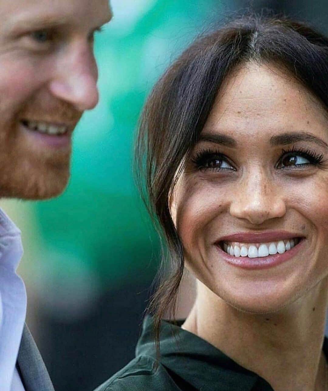 Outfits Selectionさんのインスタグラム写真 - (Outfits SelectionInstagram)「The Way She Looks at him💕 #meganmarkle #princeharry」5月16日 20時28分 - outfits.selection