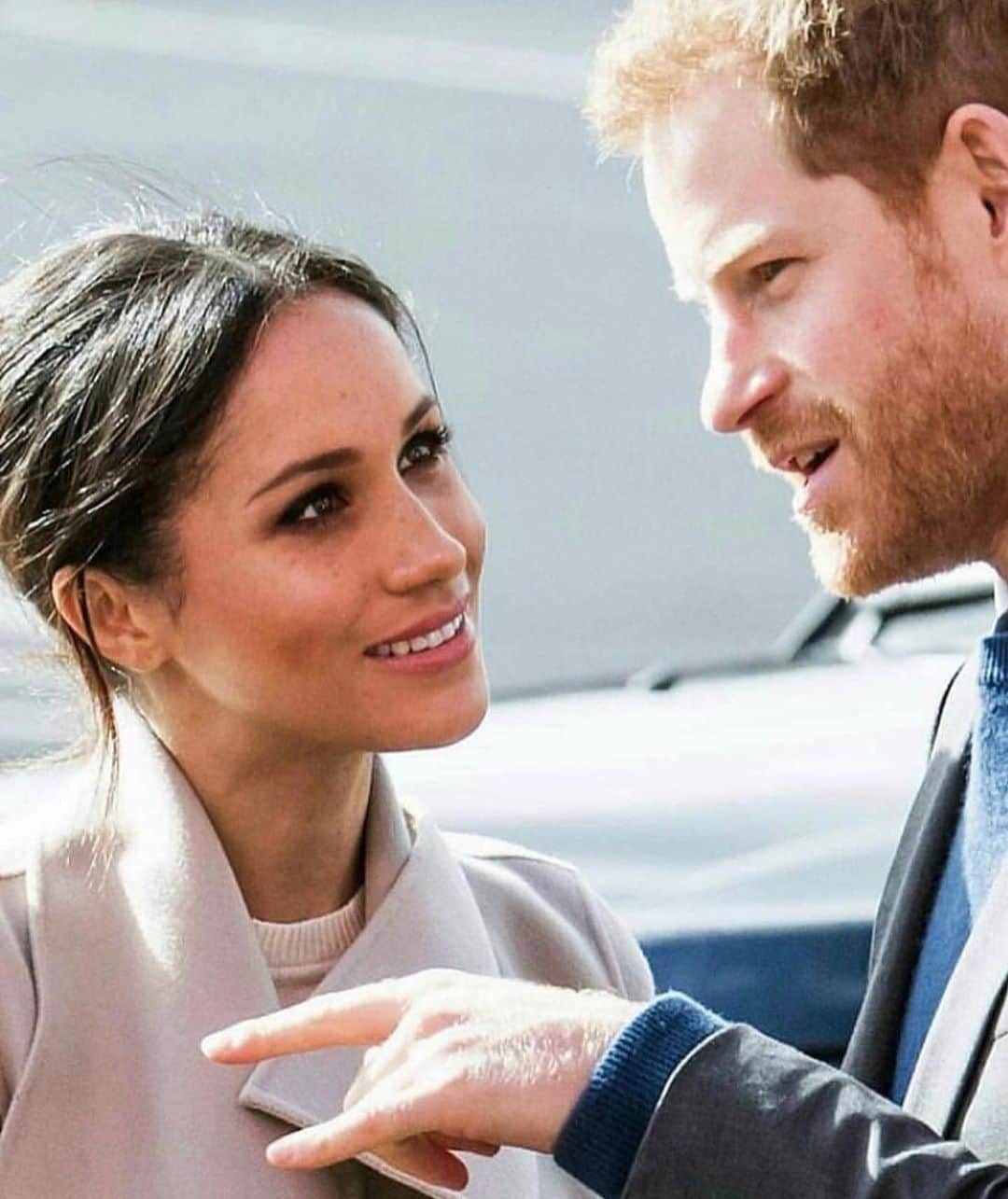 Outfits Selectionさんのインスタグラム写真 - (Outfits SelectionInstagram)「The Way She Looks at him💕 #meganmarkle #princeharry」5月16日 20時28分 - outfits.selection