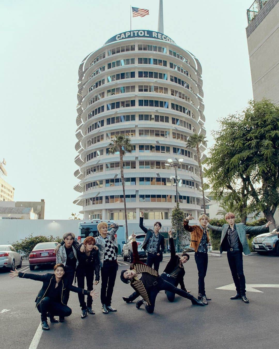 NCT 127さんのインスタグラム写真 - (NCT 127Instagram)「Seeing these billboards and the iconic Capitol Records building never gets old!! • NCT 127 〖 #SUPERHUMAN 〗  Music Release ➫ 2019 05 24 • #WE_ARE_SUPERHUMAN #NCT127_SUPERHUMAN #NCT127 #NCT  #NEOCITYinUSA #NCT127inUSA」5月17日 2時08分 - nct127