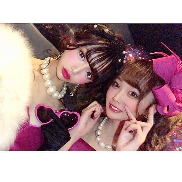 あやちゃんさんのインスタグラム写真 - (あやちゃんInstagram)「Barbieリムジン女子会の夢叶った💗💗💗 めっちゃかわいいし最強のメンツ過ぎてテンションMAX🌈☀️ ドレス選んでアクセサリー選んでヘアセットしてもらってリムジンに💫✨女の子が大好きなこと全部詰まってて幸せだった💄👑🎀✨ #barbieリムジン #drerich #ドレリッチ #バービーリムジン #リムジン女子会 #リムジンパーティ #アルファディア　 #バチェラーパーティ #バービー #バービー人形 #barbie #ヘアセット #ドレスアップ  #女子会  #ヘアメイク #ドレス #インスタ映え #tiktok  #インスタグラマー #ティックトッカー」5月16日 20時44分 - aya.you.love.r