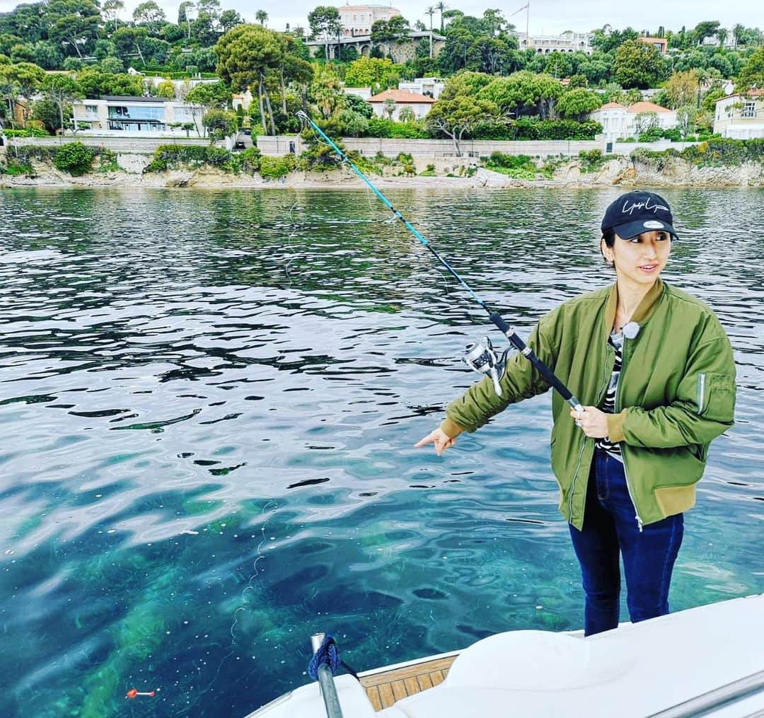 Ms.OOJAさんのインスタグラム写真 - (Ms.OOJAInstagram)「モナコでクルージング🇲🇨 . 夕食をかけた魚釣りは大漁？？？ . 絶賛モナコグランプリの準備中の慌ただしい街並み。グランプリに向けて盛り上がってるのがわかりました！ . ヨットハーバーにはとんでもない豪華なヨットが止まってたり、美しい街並みと景色と、いる人たちもなんだかセレブな雰囲気✨✨ . 大富豪との運命の出会いはなかったけど（残念）たくさん夢を見させていただきましたw また来たいなー。 . BSスカパー! 無料放送 JTBpresents 髙田延彦の王様の冒険 6月1日から毎週土曜日9:00〜9:30 4回放送 今回の旅はスペイン→フランス→モナコ→ドイツのヨーロッパ周遊 ゲスト Ms.OOJA  #髙田延彦 #msooja #王様の冒険 #bsスカパー #旅番組 #ヨーロッパ旅行 #ヨーロッパ周遊 #jtb #ランドクルーズ #ランドクルーズjtb #海外旅行 #海外ロケ #楽しい旅 #旅好き #スペイン #バルセロナ #フランス #ニーズ #モナコ #ドイツ #フランクフルト」5月16日 20時41分 - msoojafaith