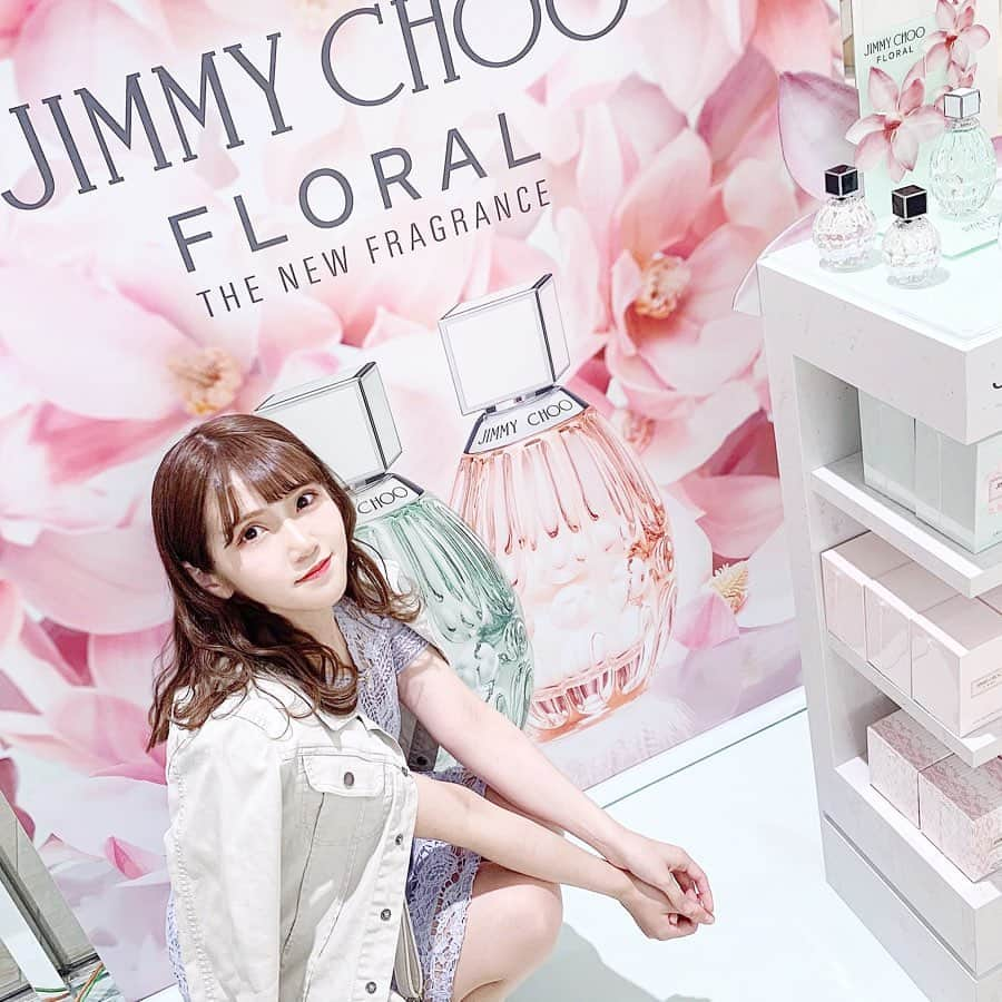 五十嵐茉優さんのインスタグラム写真 - (五十嵐茉優Instagram)「ㅤ JIMMY CHOO fragranceから 新しい香りが登場したのに伴って 池袋のLUMINE B1Fでプロモーションイベントを やってると聞いて行ってきたよ🐇💭 ジミーチュウの新しいフレグランスは甘すぎなくて さっぱりとしたフレッシュな感じの香りだったよ！ パッケージがライトグリーンなのも とっても可愛くて夏にぴったりのオードトワレ🍹 ㅤ 同じ池袋LUMINEの3Fにある プチダルジャンデパルファムには 人気ブランドの香水が沢山並んでて とってもきらきらで素敵だった🥺💗 ガチャガチャがあったりクイズができたり なんだかとっても楽しかったよ(´～`)！！ ㅤ 5月20日までルミネカードを持ってる人限定で 10％オフになるキャンペーンをルミネ全体で やっているみたい🕊💭 ㅤ #ジミーチュウフローラル #ぷちじゃる #プチジャル #プチダルジャンデパルファム #ルミネ池袋 #ジミーチュウフレグランス #池袋 #フレグランス #香水 #オードパルファム #オードトワレ」5月16日 20時42分 - mau08us