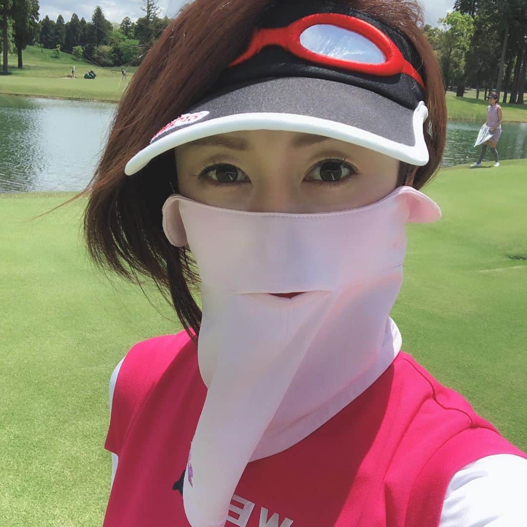 宮崎宣子さんのインスタグラム写真 - (宮崎宣子Instagram)「森下さんと念願のゴルフが叶いました😆⛳️✨ そして、アルチビオお揃い❤️ おしゃべりに夢中になり過ぎて、打って話して打って話しての繰り返し😆 すごく飛ばすし、フォームもかっこよくて、さすがに上手くて、本当に楽しかったー😆✨ また、近々行きましょー⛳️💕 実はまだまだ話し足りなかった😅  #女子ゴルフ #女子ゴルファー #アルチビオ  #アルチビオコーデ  #archivio #森下千里 さん #プロゴルファー #ゴルフ女子  #golfwear  #golfgirl  #ゴルフ好き  #覆面ゴルファー」5月16日 20時50分 - miyazaki_nobuko