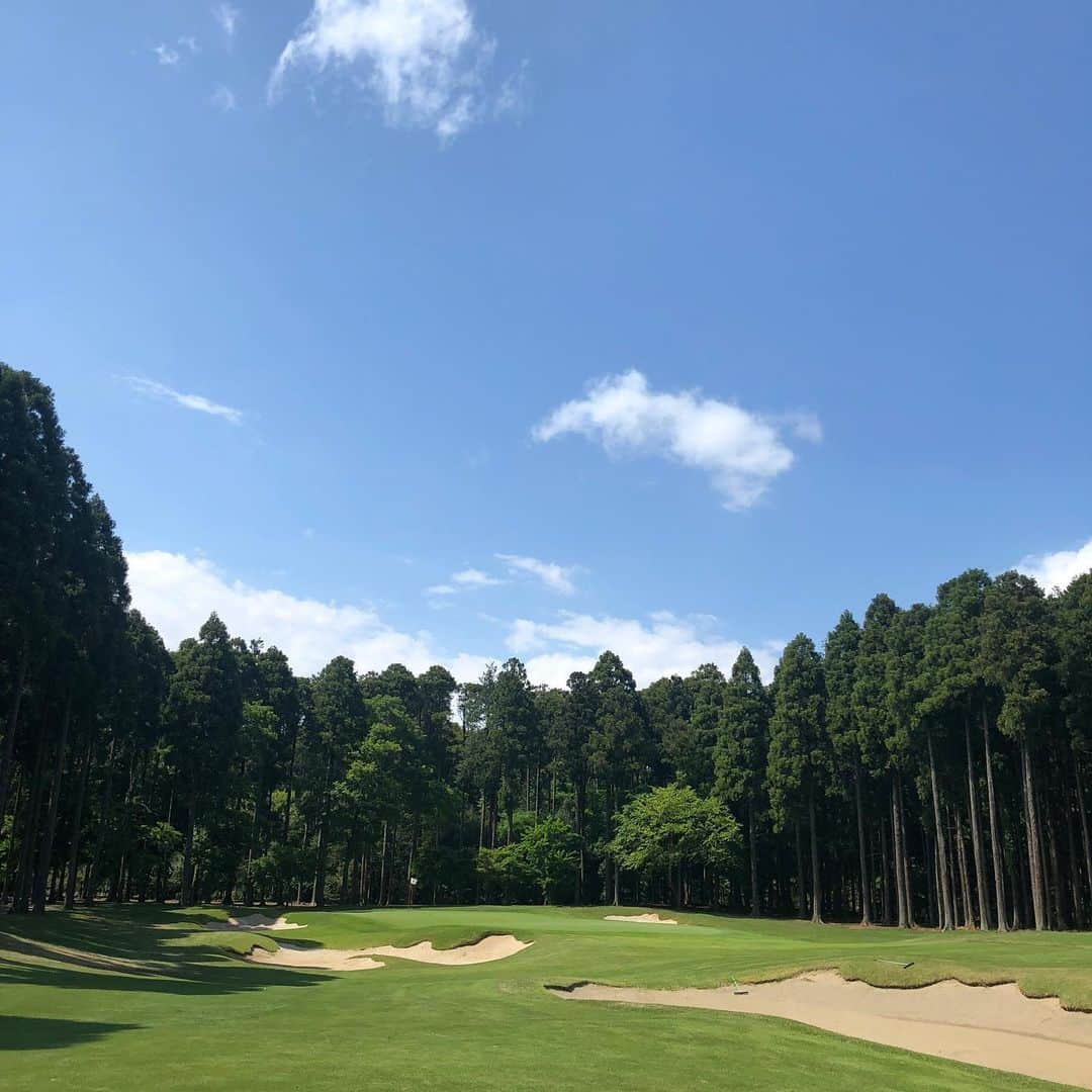 宮崎宣子さんのインスタグラム写真 - (宮崎宣子Instagram)「森下さんと念願のゴルフが叶いました😆⛳️✨ そして、アルチビオお揃い❤️ おしゃべりに夢中になり過ぎて、打って話して打って話しての繰り返し😆 すごく飛ばすし、フォームもかっこよくて、さすがに上手くて、本当に楽しかったー😆✨ また、近々行きましょー⛳️💕 実はまだまだ話し足りなかった😅  #女子ゴルフ #女子ゴルファー #アルチビオ  #アルチビオコーデ  #archivio #森下千里 さん #プロゴルファー #ゴルフ女子  #golfwear  #golfgirl  #ゴルフ好き  #覆面ゴルファー」5月16日 20時50分 - miyazaki_nobuko