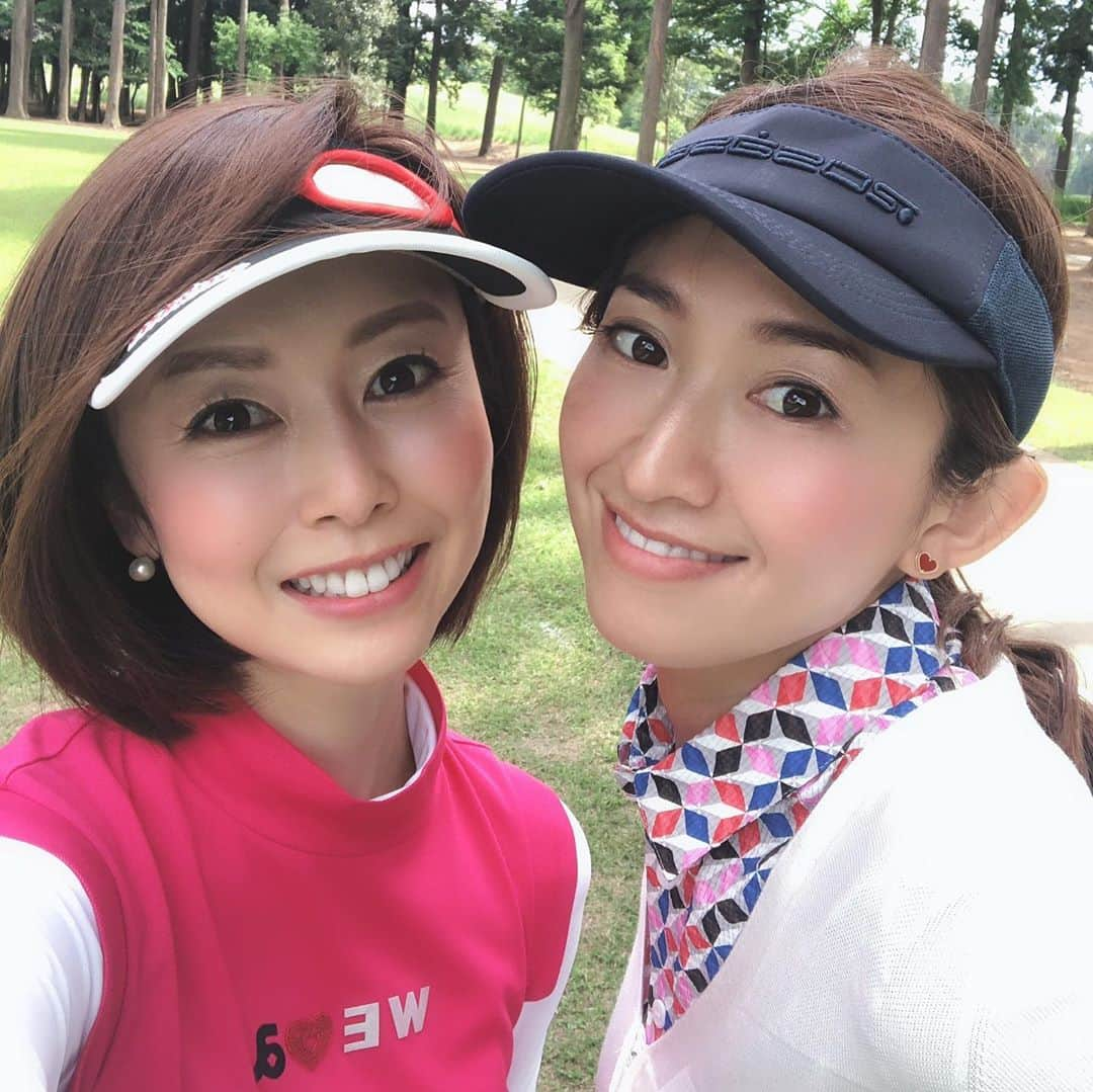 宮崎宣子さんのインスタグラム写真 - (宮崎宣子Instagram)「森下さんと念願のゴルフが叶いました😆⛳️✨ そして、アルチビオお揃い❤️ おしゃべりに夢中になり過ぎて、打って話して打って話しての繰り返し😆 すごく飛ばすし、フォームもかっこよくて、さすがに上手くて、本当に楽しかったー😆✨ また、近々行きましょー⛳️💕 実はまだまだ話し足りなかった😅  #女子ゴルフ #女子ゴルファー #アルチビオ  #アルチビオコーデ  #archivio #森下千里 さん #プロゴルファー #ゴルフ女子  #golfwear  #golfgirl  #ゴルフ好き  #覆面ゴルファー」5月16日 20時50分 - miyazaki_nobuko