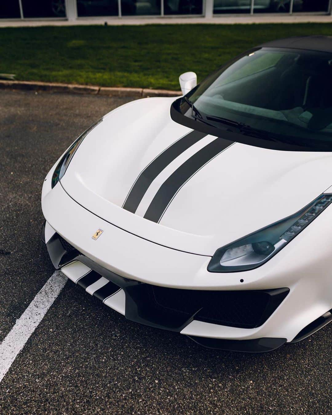 CarsWithoutLimitsさんのインスタグラム写真 - (CarsWithoutLimitsInstagram)「Matte Bianco Italia 488 Pista Photo @wavywinston  #carswithoutlimits #toronto #488pista @ferrarioflongisland」5月16日 20時55分 - carswithoutlimits