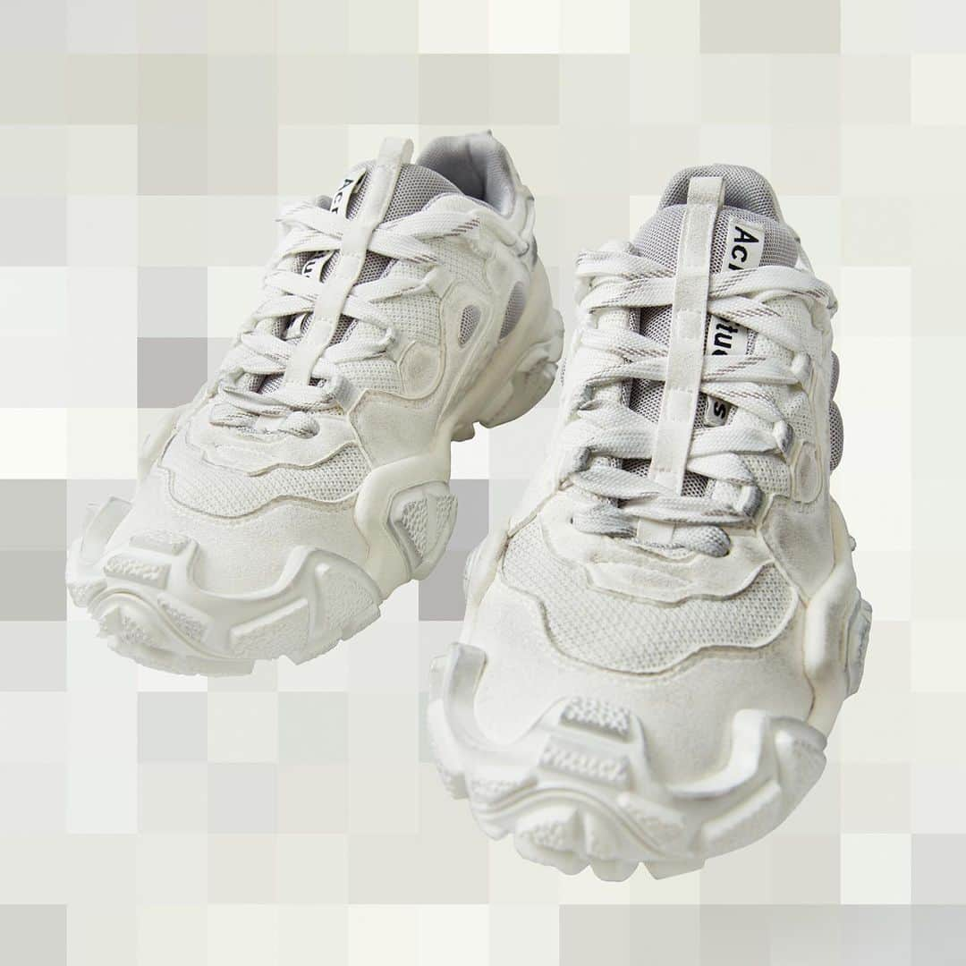 Acne Studiosさんのインスタグラム写真 - (Acne StudiosInstagram)「The latest #AcneStudios sneakers are built on heavily padded soles, finished with lace-up or Velcro closures.  Now in stores and online at acnestudios.com.」5月16日 20時57分 - acnestudios