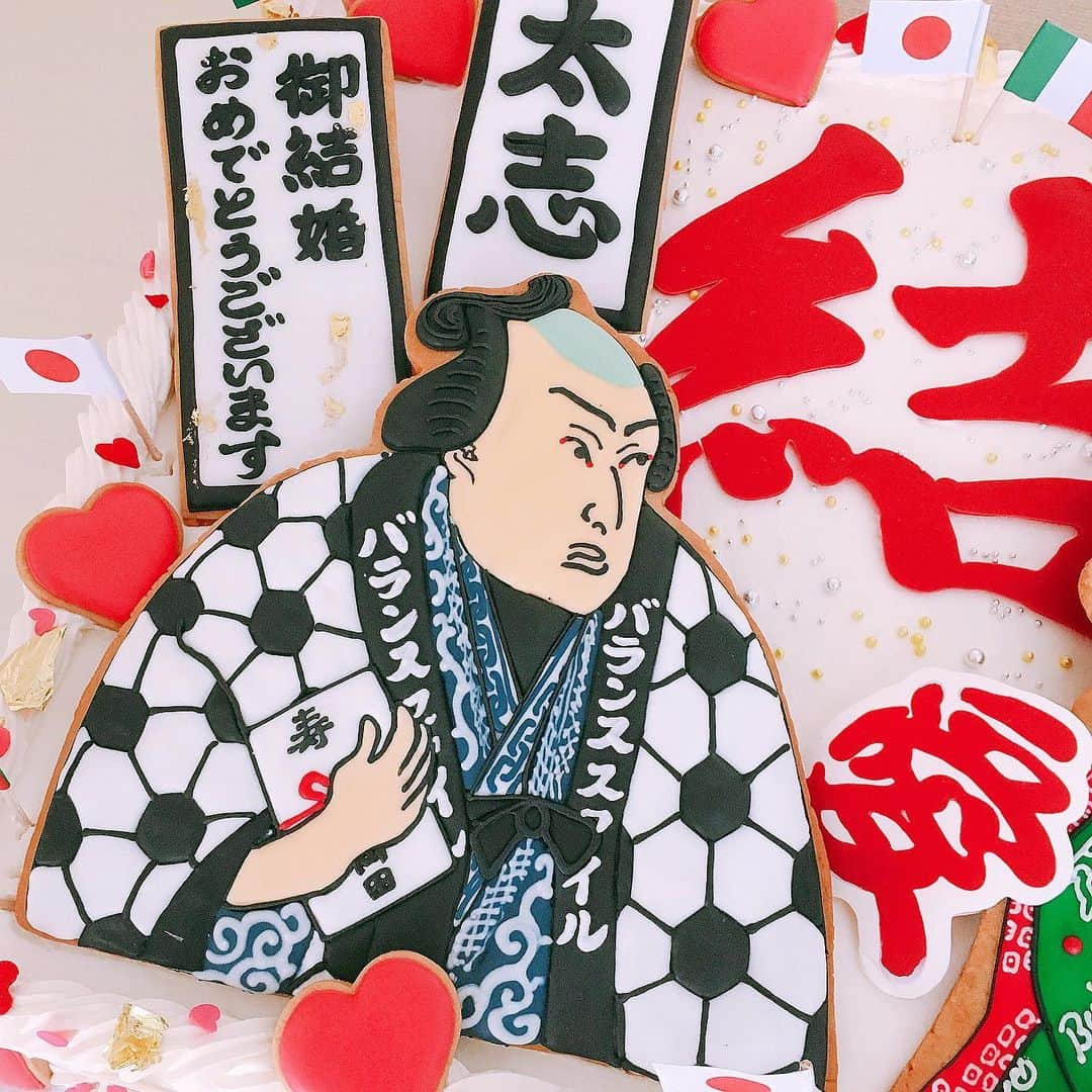 ai okadaさんのインスタグラム写真 - (ai okadaInstagram)「和洋折衷🇯🇵🇮🇹⚽️✨ 1枚目→2枚目→3枚目🎌 大志さん、ゆかちゃん、 おめでとうございました❤️💚 #令和元年 #happywedding #balancestyle #⚽️#🇯🇵#🇮🇹 #ailovecake」5月16日 20時57分 - ai_okada_