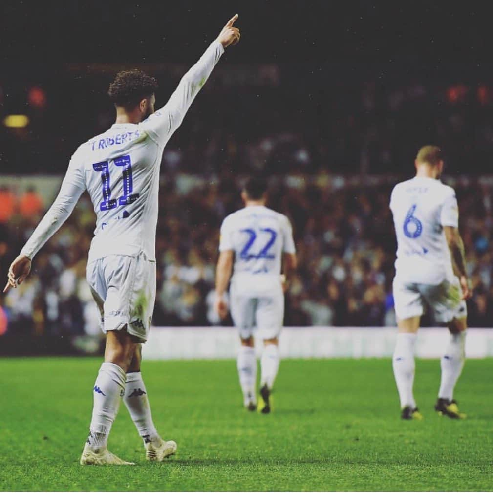 タイラー・ロバーツのインスタグラム：「😥💔. Thank you to EVERYONE involved in this special season @leedsunited  Please bring the same energy into next season and together we will get this club back to where it belongs💙💛 #marchingontogether」