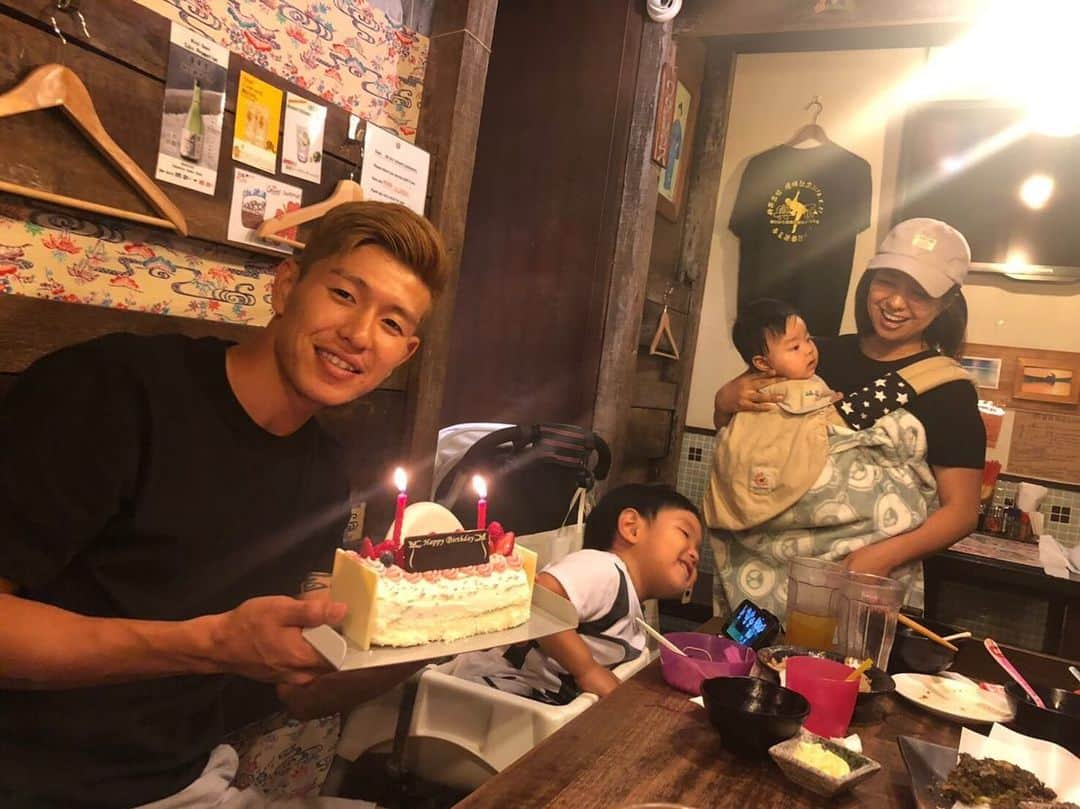 福田健人さんのインスタグラム写真 - (福田健人Instagram)「幸せな誕生日を迎えられました🙏😌 Thanks a lot for your kind wishes for me😉✌️ ありがとう❤️ #29歳 #singapore #thanksalot」5月16日 21時06分 - kento_fukuda_5