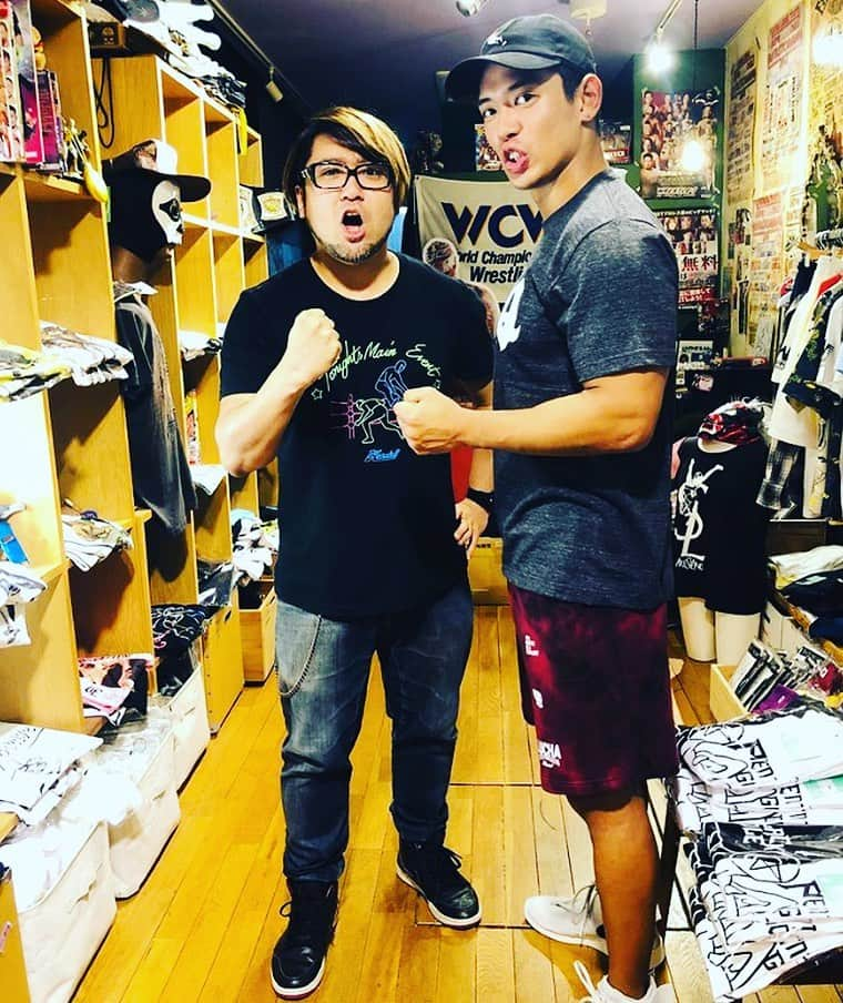 堀之内大介さんのインスタグラム写真 - (堀之内大介Instagram)「お世話になってるHaomingさんにて！ DDTの彰人選手と奇跡の初遭遇！めちゃくちゃナイスガイでした！ #baseballbear #haoming #ddt #ddtプロレスリング #彰人」5月16日 21時06分 - horinouchi_bbb