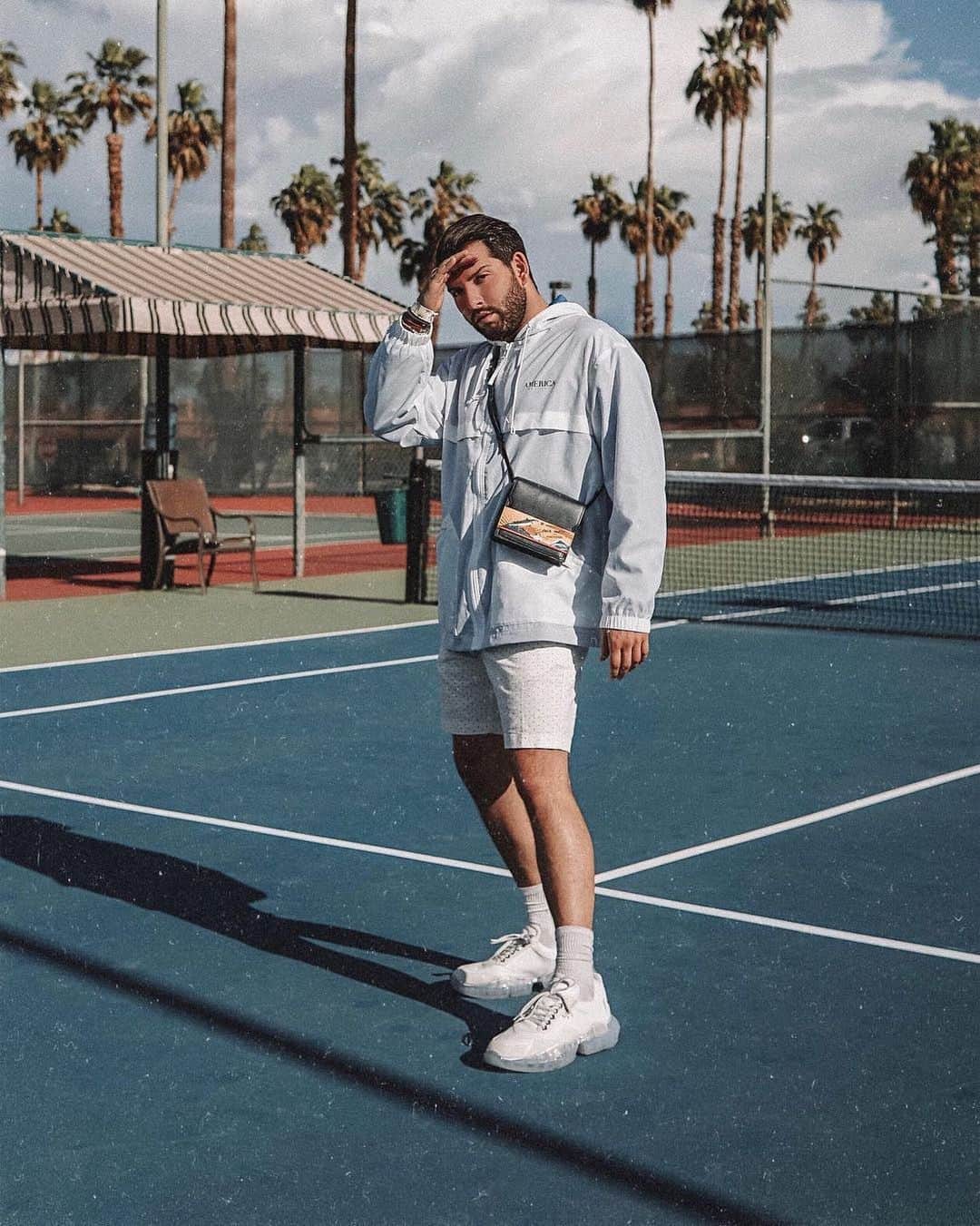 ペリーエリスのインスタグラム：「Courtside with @gregorydava. 🎾 Tap to shop. #repost #PerryEllisAmerica」