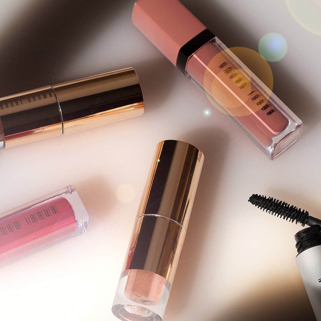 のインスタグラム：「Hit the town in eye-opening metallics and a lush lip. | NEW Limited-Edition Summer Collection」