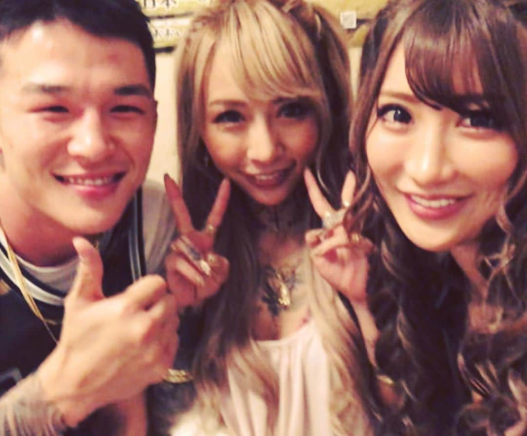 AIKAさんのインスタグラム写真 - (AIKAInstagram)「集合❤  #aika #泉麻那 #中原一  #濱上恵太 #マスターキー #大空 #鬼塚晃平 #前田島純 #レッドアイズファミリー #red_eyes_family #格闘技 #ラウンドガール #鹿児島 #風林嘩山 #鹿児島サブアリーナ」5月16日 21時28分 - aika_honmono