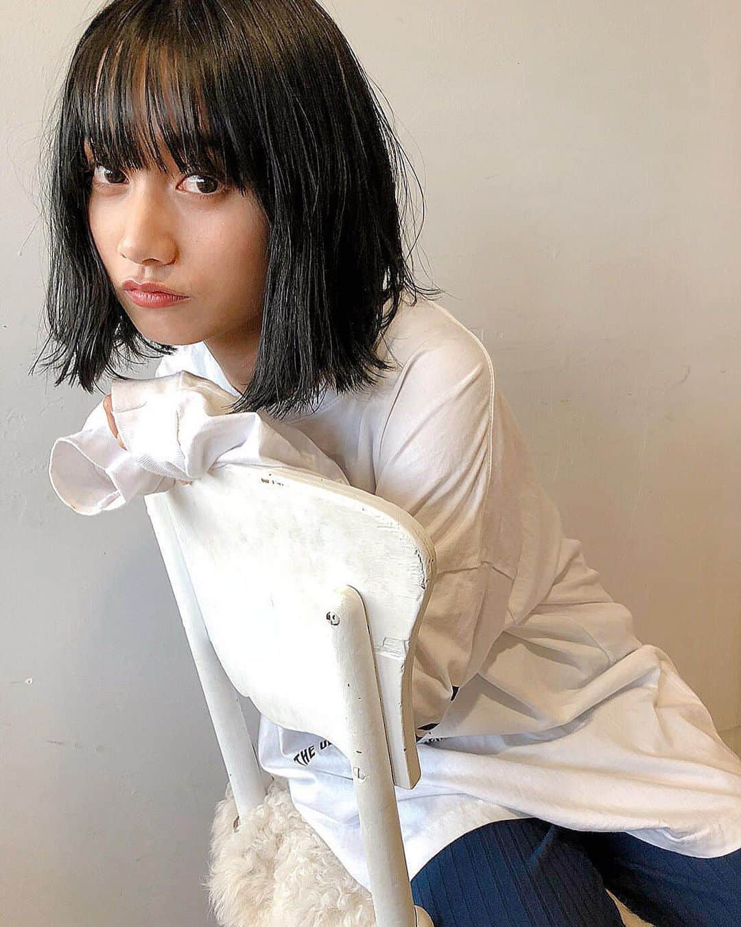のインスタグラム：「ヘアトリートメント💇‍♀️クーポン🎫  ニューヘア💙 kokiさんのアカウントフォローして DMで「武田あやなのインスタを見た」 と言って頂ければ無料でトリートメント してくれるみたいです💙 とぅるとぅる💙ぜひ💙 ※トリートメントのみのメニューは出来ません🙏  #トリートメント無料  #landtokyo  #表参道美容室 #青山美容室  #表参道ヘアサロン #ニューヘアー  #ブルーグレー #赤み消し  #透明感カラー #抜け感ヘア  #アンニュイ #ヘアスタイル撮影  #ナチュラルヘア #美容情報  #お洒落女子 #おフェロ #黒髪女子  #暗髪 #スクリーンに恋して  #ポトレのセカイ #ポトレ女子 #他撮り #ピンクリップ  #japanesegirls #omotesando  #pinklips💋 #newhairstyles  #grungegirls #meee  #selfieportrait」