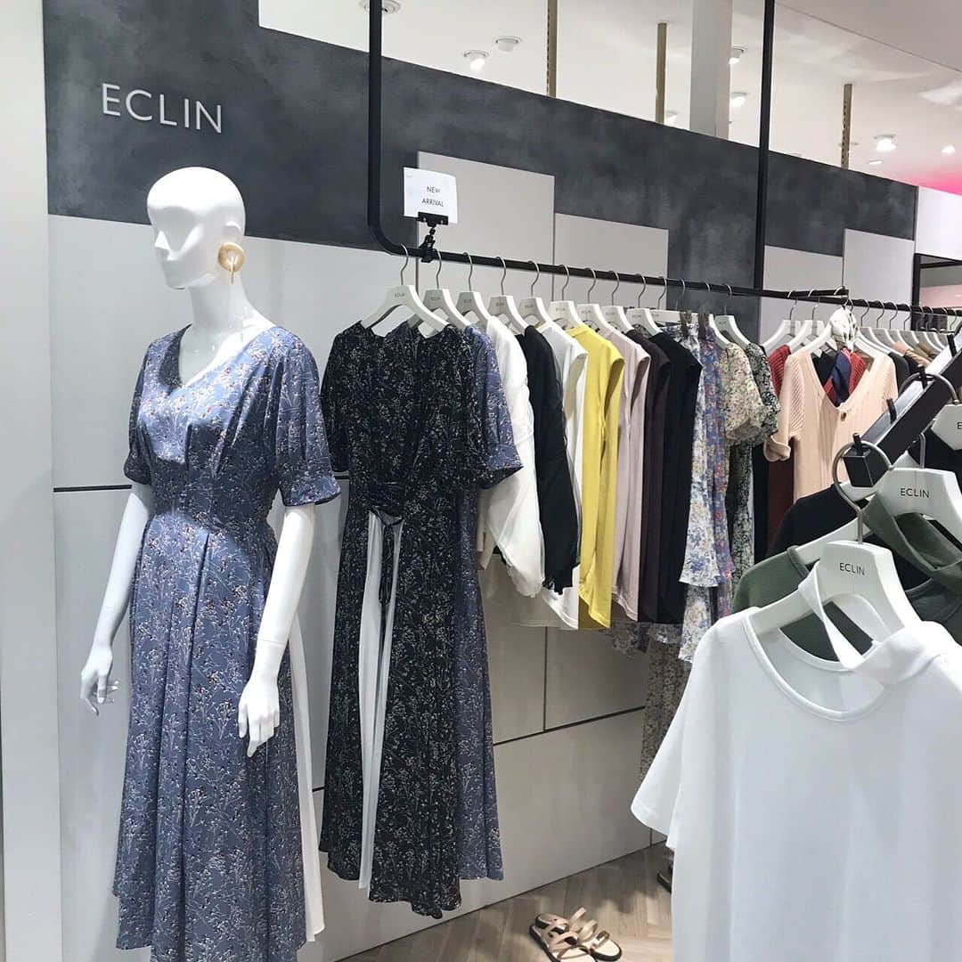 ECLIN(エクラン)さんのインスタグラム写真 - (ECLIN(エクラン)Instagram)「《 ルミネカード10%OFF 》 . 本日、5/16(THU)- ルミネカード10%OFFを行なっております！ . ノベルティフェアや新宿店限定再入荷や先行アイテムの発売などご用意しております。 詳しくはOFFICIAL BLOGをご覧ください。 (ハイライトのルミネカード 10%OFFからご覧いただけます。) . 皆さまのご来店をお待ちしております。 . #ECLIN #19summer #summer #fashion #coordinate #code #ootd #onepiece #blouse #skirt #flower #dot #shinjuku #limited #special #エクラン #夏 #夏服 #ファッション #コーディネート #コーデ #ワンピース #ブラウス #トップス #スカート #ボトムス #ドット #花柄 #レースアップ #マキシワンピース」5月16日 21時34分 - eclin_official