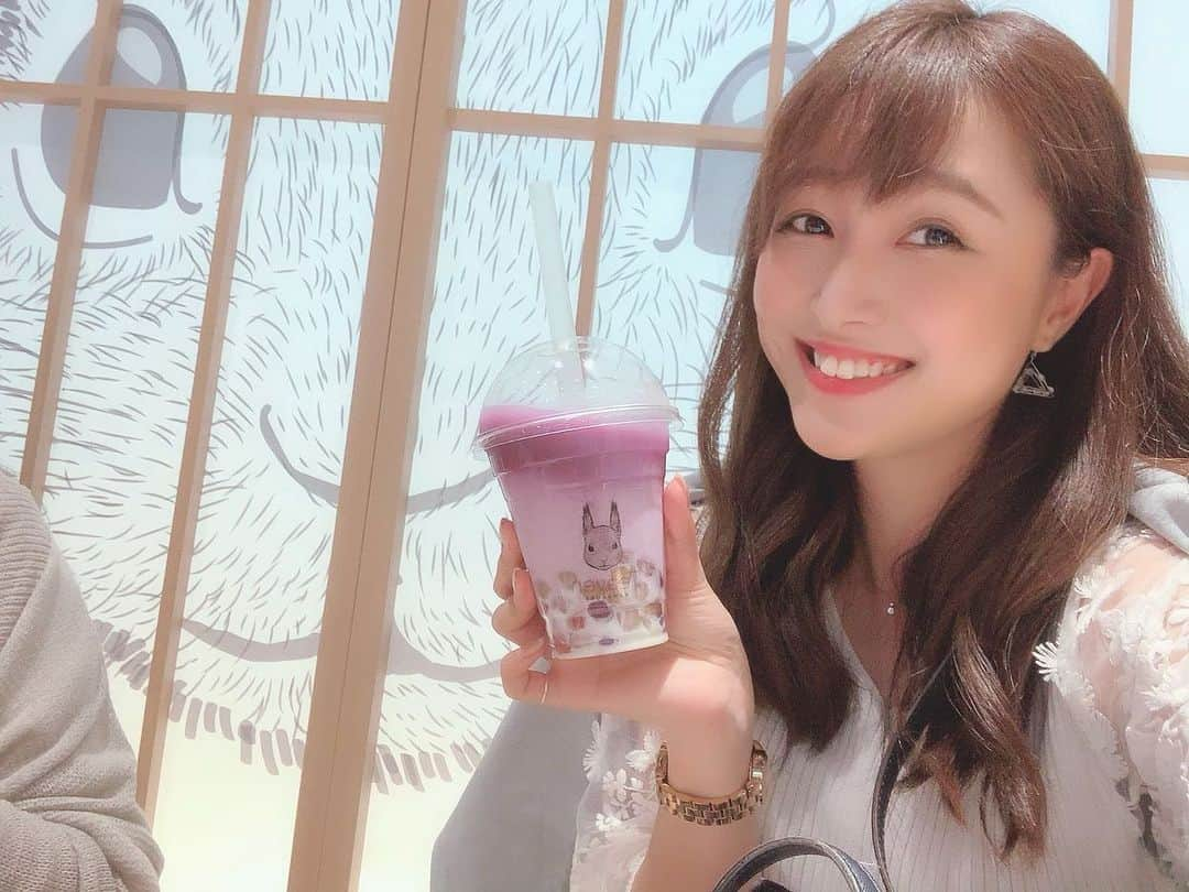 岩本恵美加さんのインスタグラム写真 - (岩本恵美加Instagram)「❁.*･ﾟ * その場でお茶を点ててくれる ジャパニーズスタイルのタピオカ店 【 𝚝𝚎𝚊𝚟𝚎𝚗 】 ㅤㅤ 今年4月にオープンしたばかりで 使用される材料はすべて天然素材・無添加なんだそう！ ㅤㅤ 抹茶が人気らしいけど 私は『沖縄ジョイ』っていう紫芋のドリンクを😋 ㅤㅤ カラフルな手作りタピオカは もちもちで美味しかった♡ ㅤㅤ 『愛してる』とか『チョコレートじゃないよ』とか 名前も可愛かったなぁ(ฅωฅ♥) ㅤㅤ #鎌倉 #鎌倉カフェ #teaven #ティーブン #タピオカ #タピオカ巡り #タピオカグラム #タピ #タピ活 #タピオカ専門店 #teaven鎌倉 #ティーブン鎌倉 #沖縄ジョイ #愛してる #愛してるよ #チョコレートじゃないよ #宇治の初雪 #ラベンダーファンタジー #tapioca #cafe #kamakura #kamakurajapan #instafood #instalike」5月16日 21時40分 - emk_iwmt